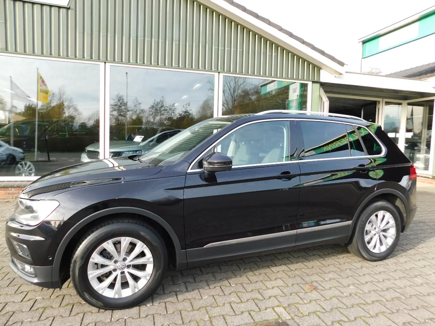 Volkswagen Tiguan 1.5TSI 131PK COMF.LINE!! All-in Prijs! NL Auto Noir - 1