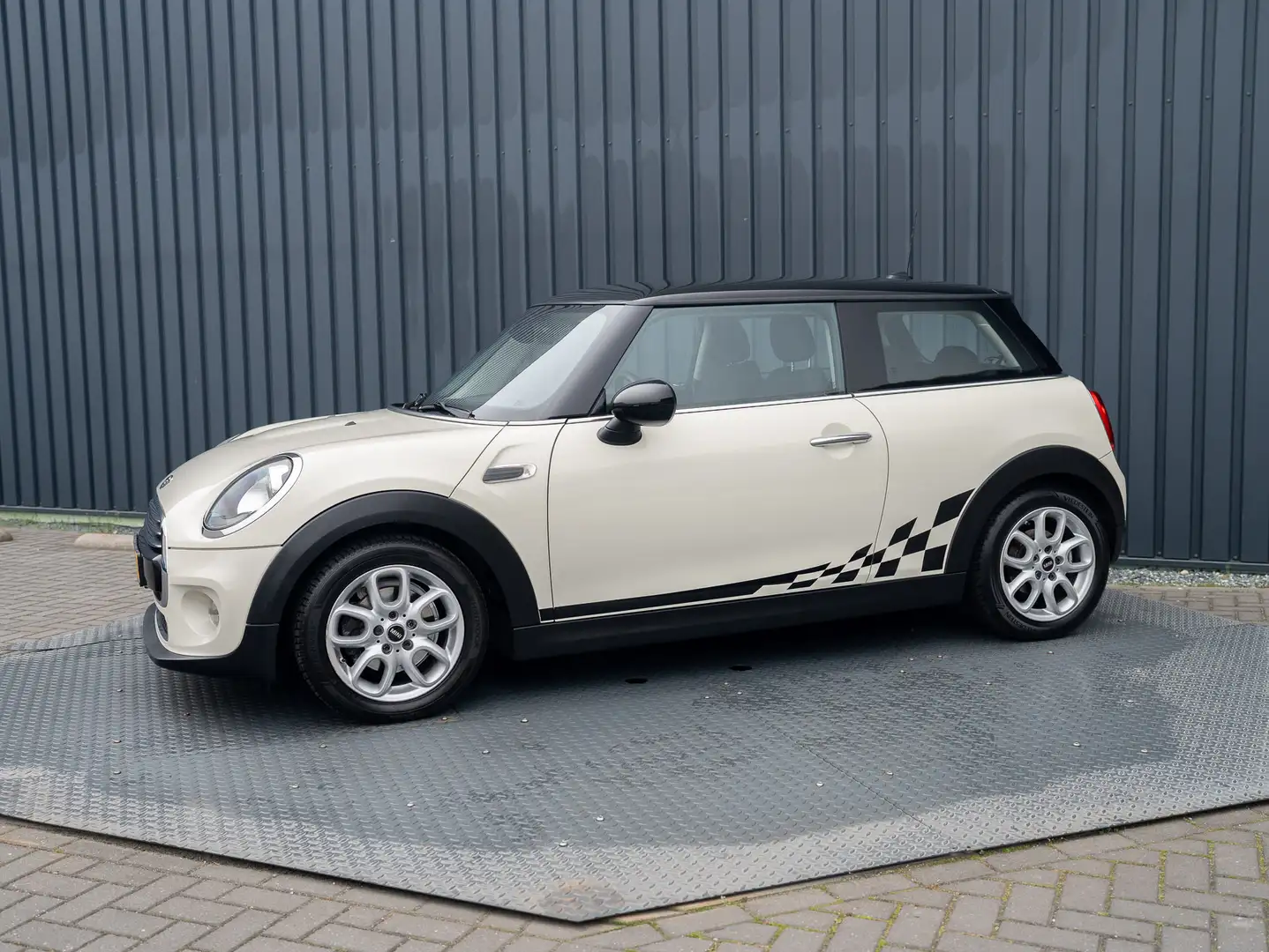 MINI Cooper Mini 1.5 Chili Serious Business Prijs Rijklaar!! Wit - 2