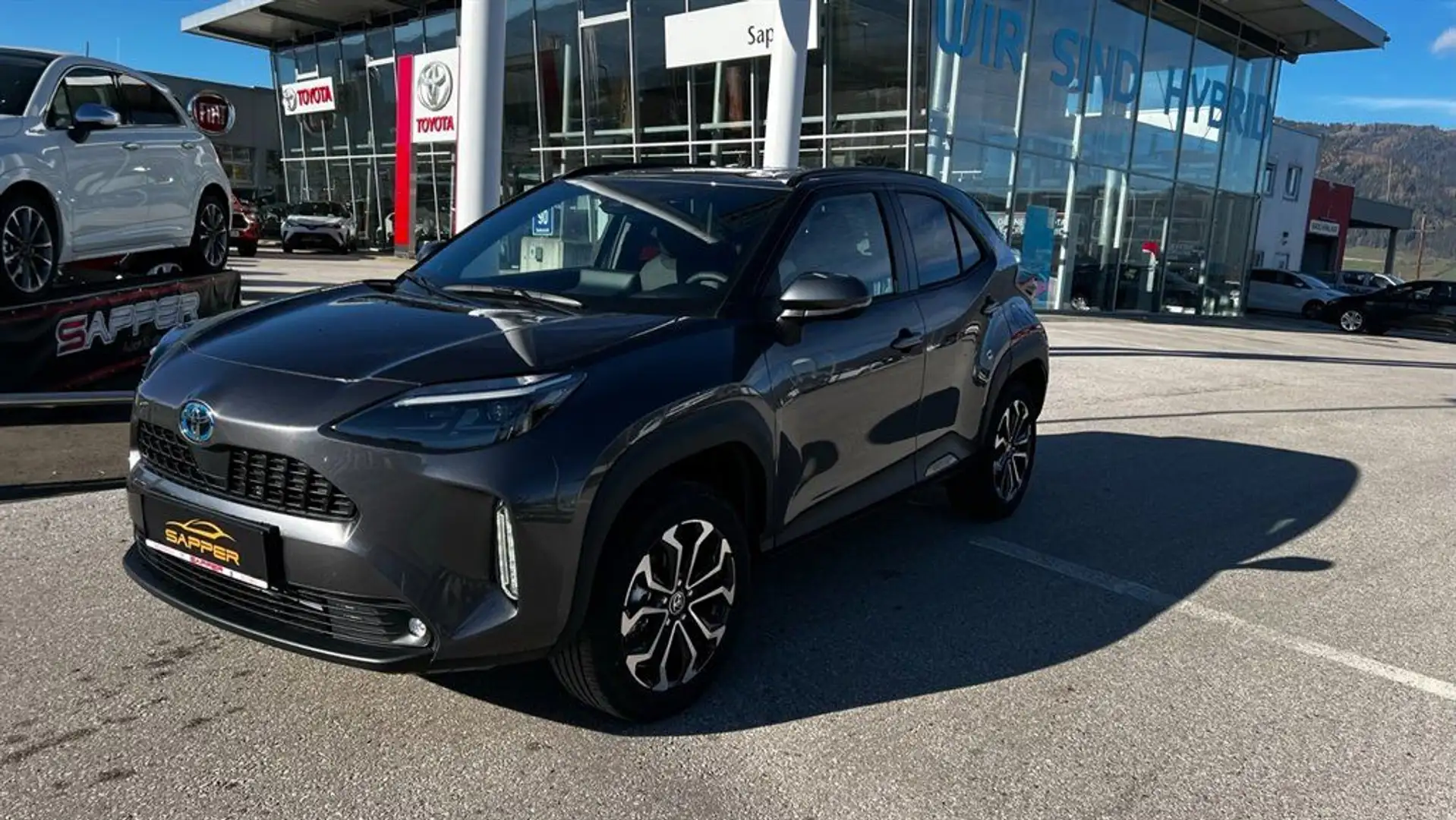 Toyota Yaris Cross 1,5 VVT-i Hybrid Active Drive Aut. Grau - 2