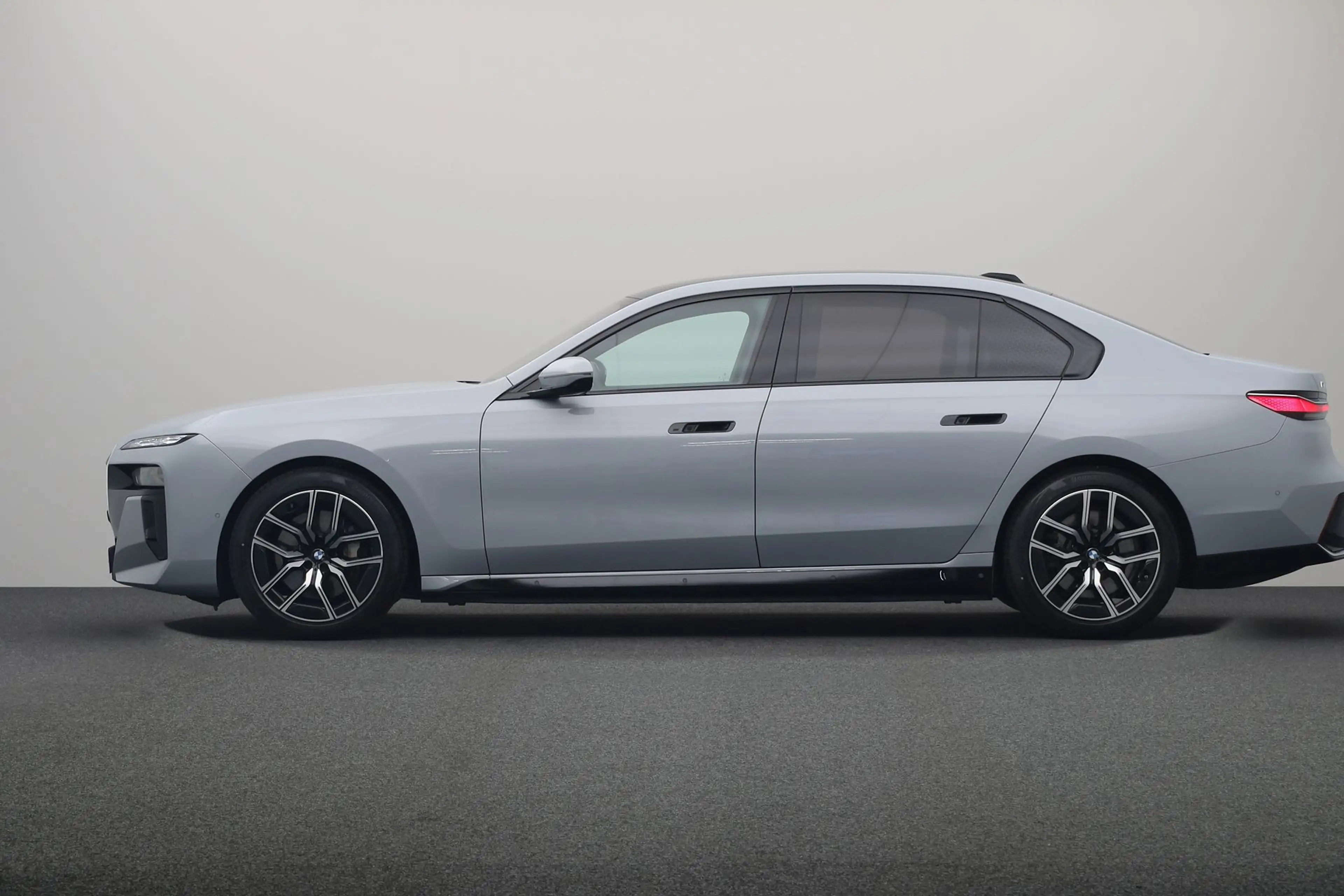 BMW i7 eDrive50 106 kWh | Driving Assistant Professional — photo 12