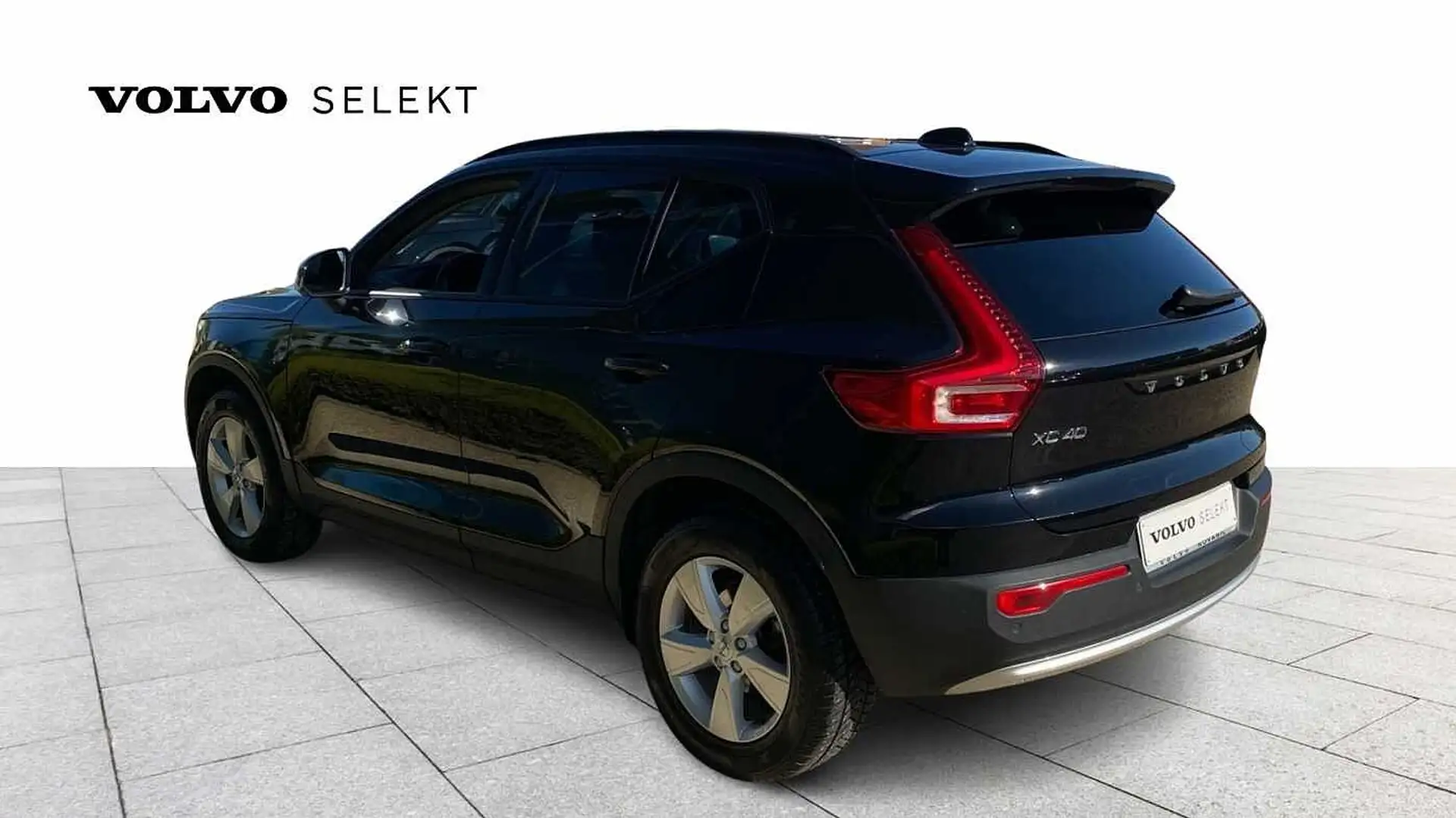 Volvo XC40 T2 automatic ***SUMMERDEAL*** Zwart - 2