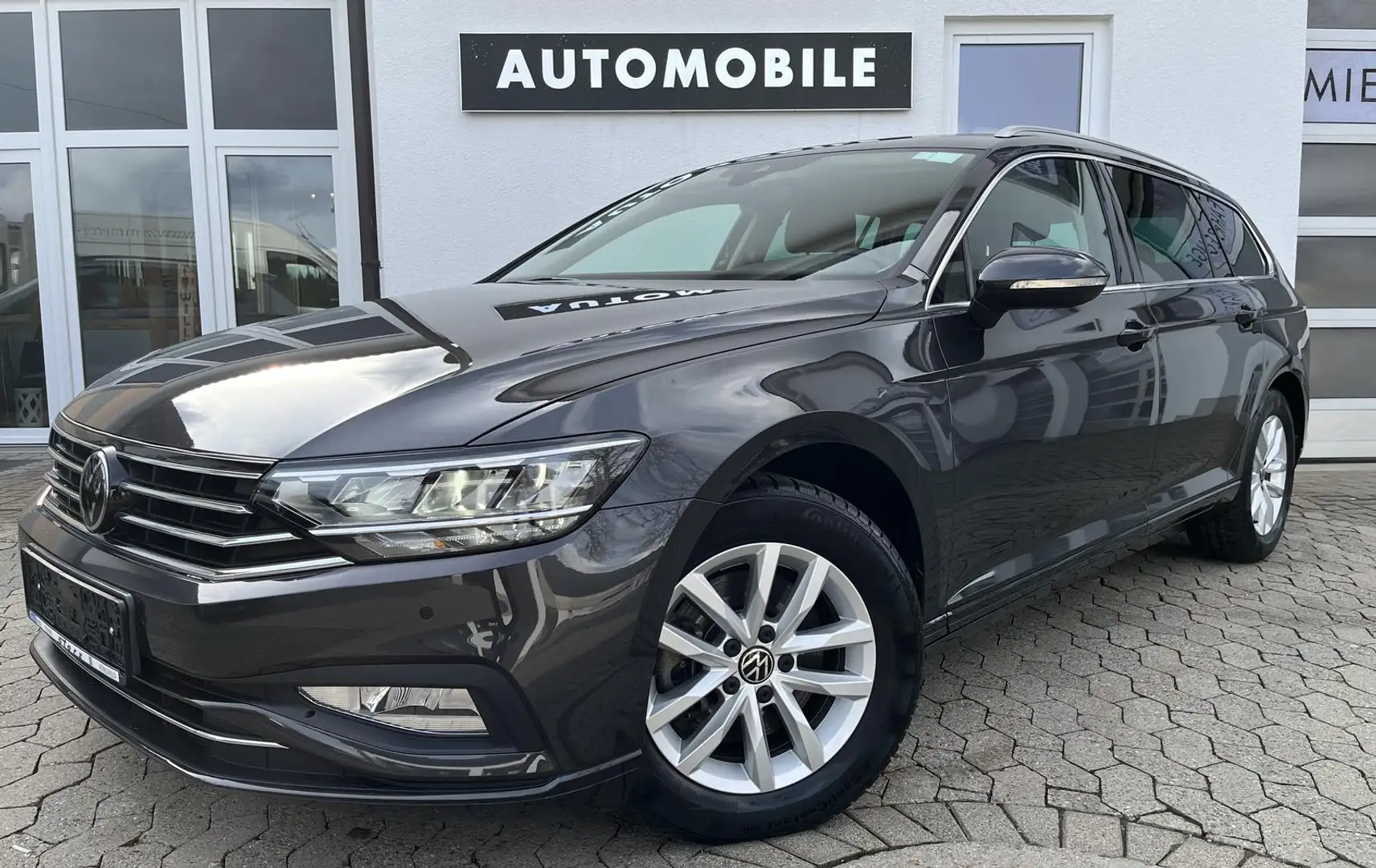 Volkswagen Passat Variant Business 2,0 TDI DSG LED NAVI KAM Gris - 1