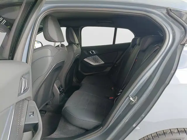 BMW 1 Series view 9
