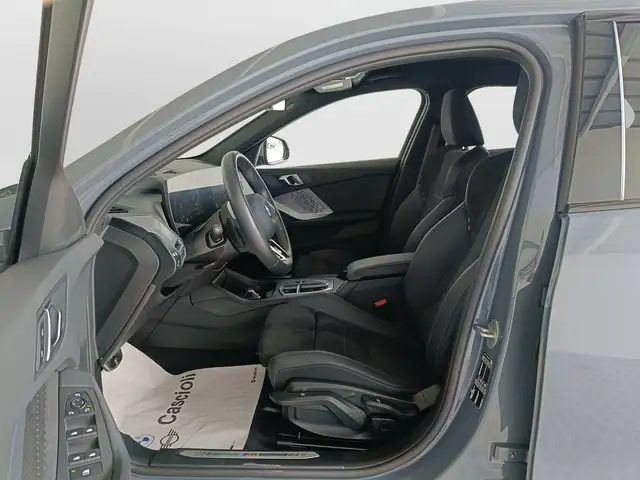 BMW 1 Series view 8