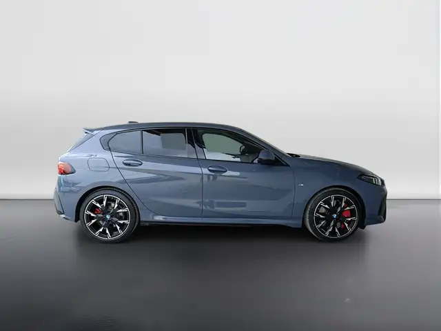 BMW 1 Series view 3