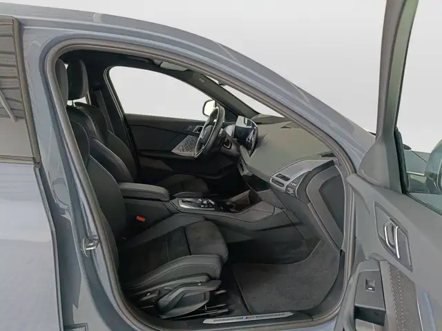BMW 1 Series view 11