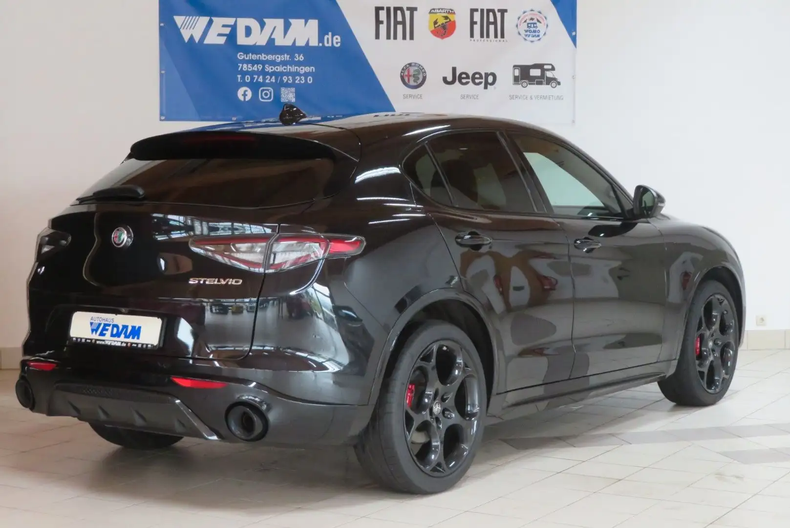 Alfa Romeo Stelvio Competizione Q4 280PS Schwarz - 2