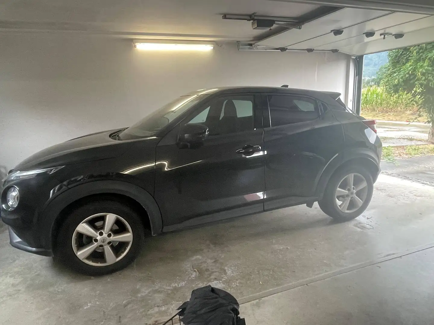 Nissan Juke 1,0 DIG-T N-Connecta Automatic Schwarz - 2