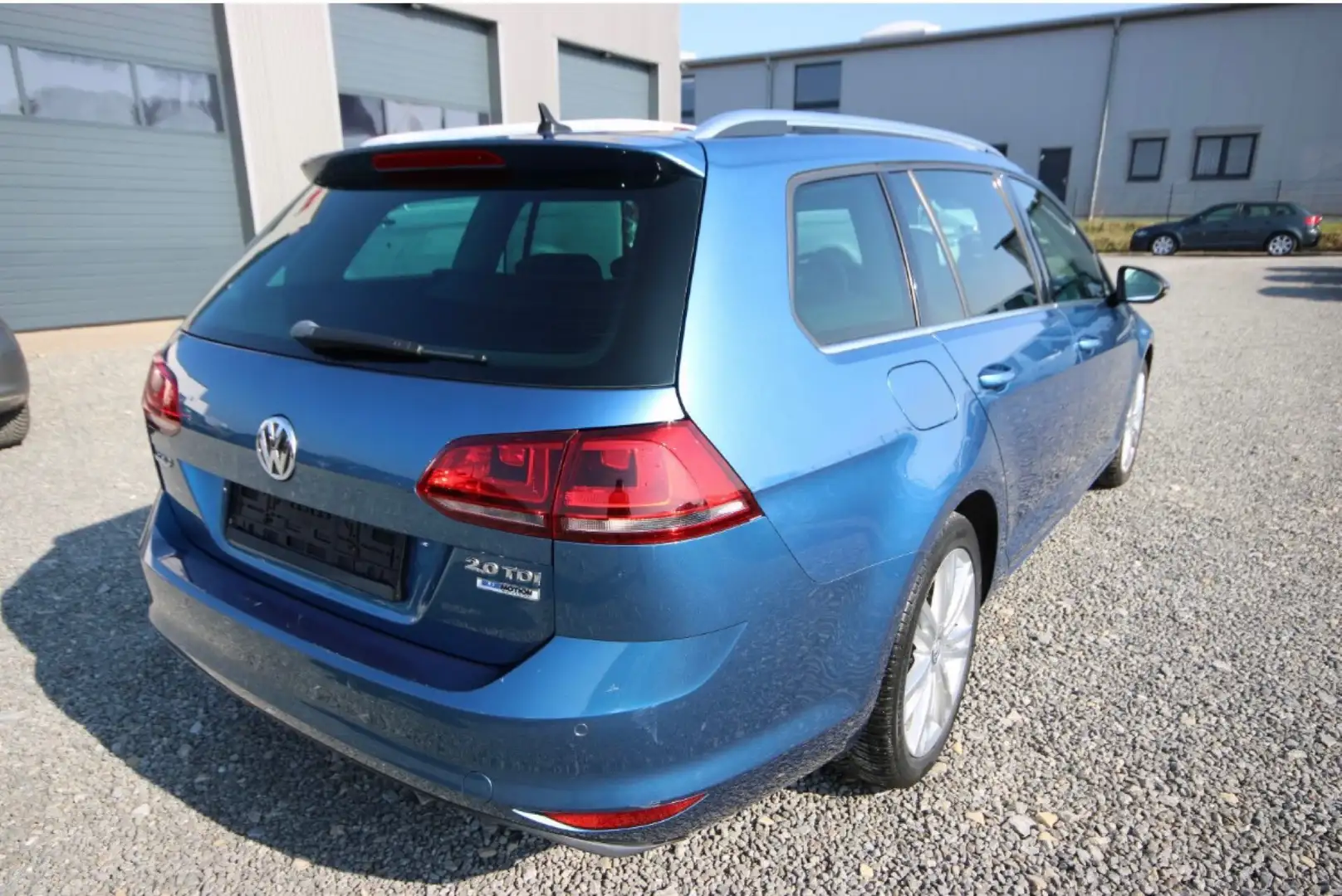 Volkswagen Golf Variant 2.0 TDI BlueMotion Technology DSG Highline Blauw - 2