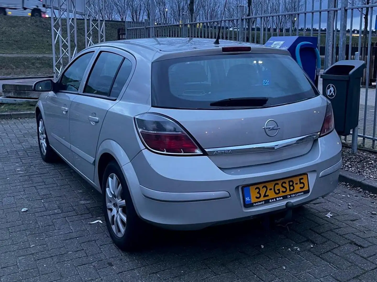 Opel Astra 1.6 Temptation Auriu - 2