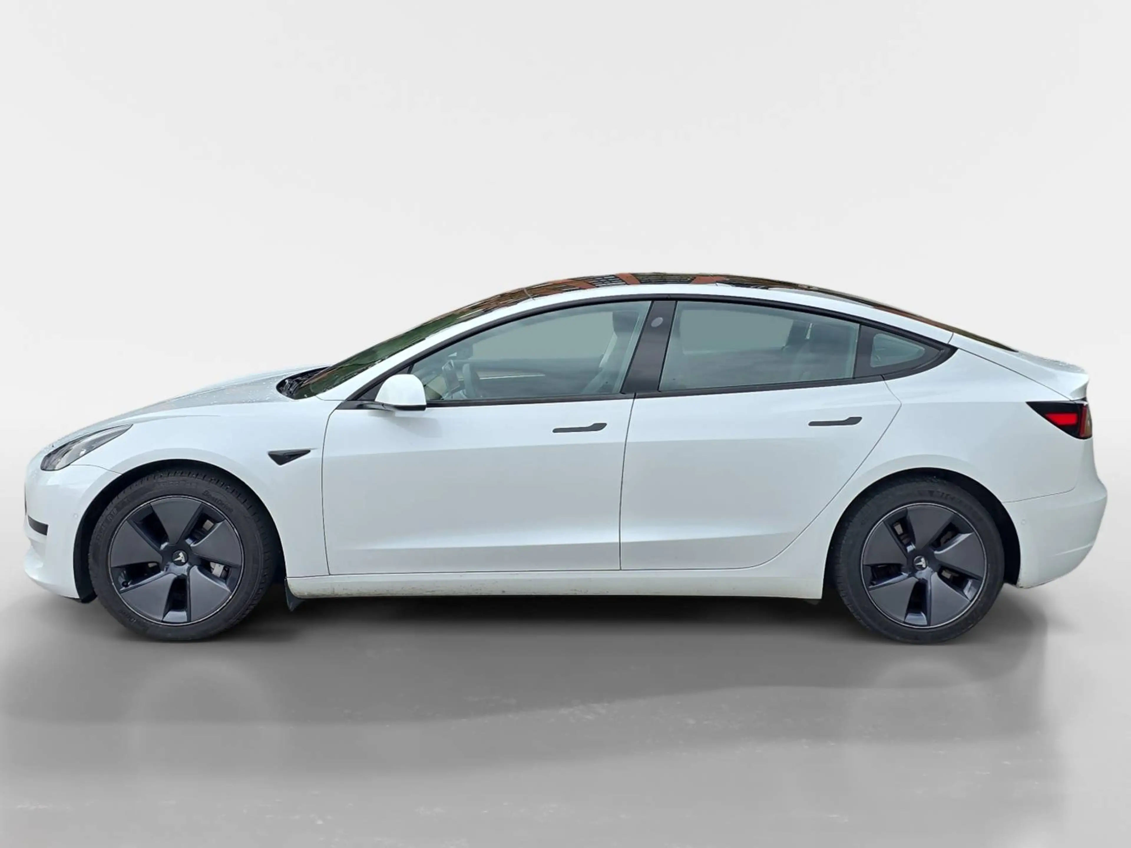 Tesla Model 3 Basis RWD — photo 2