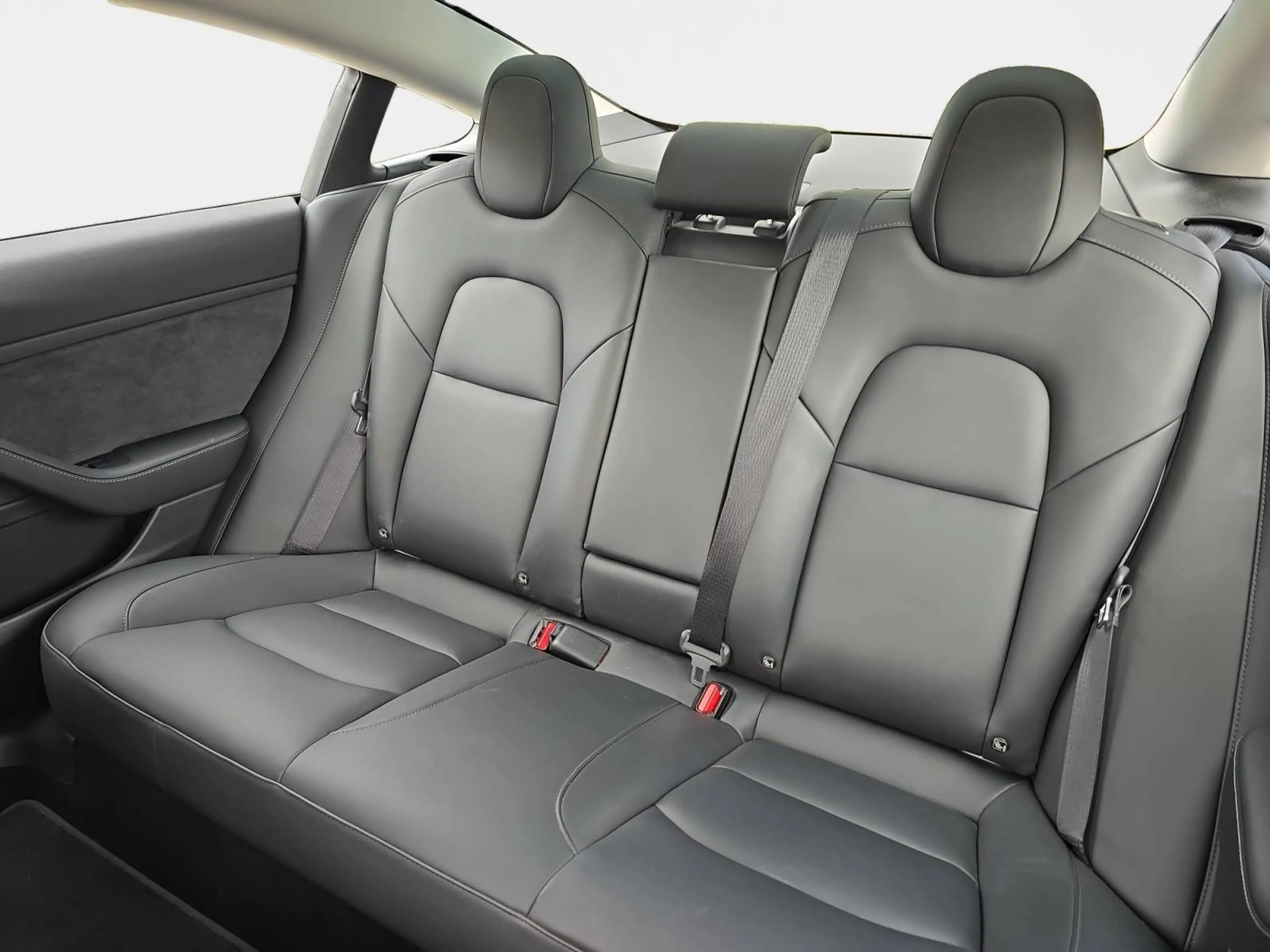 Tesla Model 3 Basis RWD — photo 13