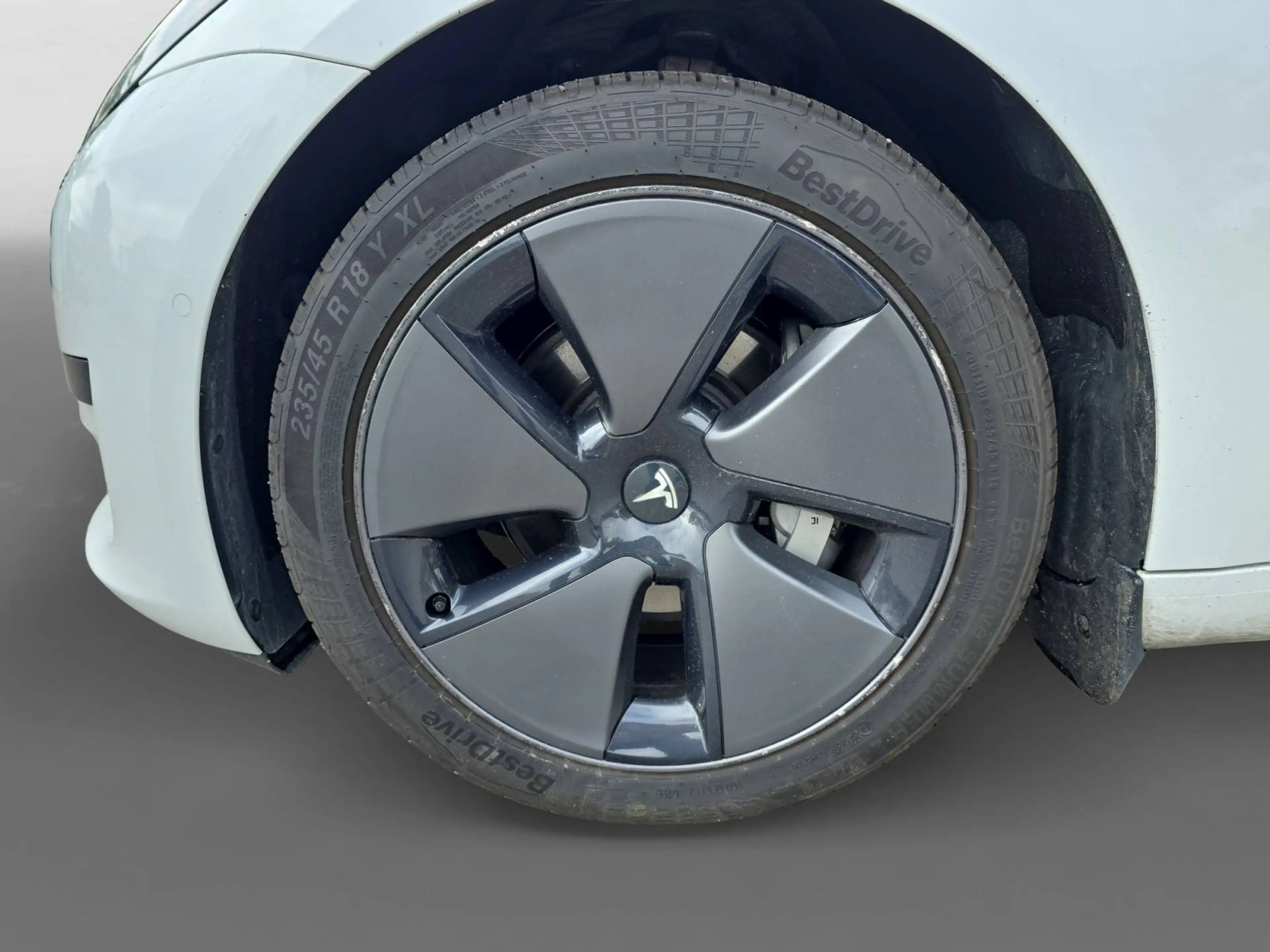 Tesla Model 3 Basis RWD — photo 14