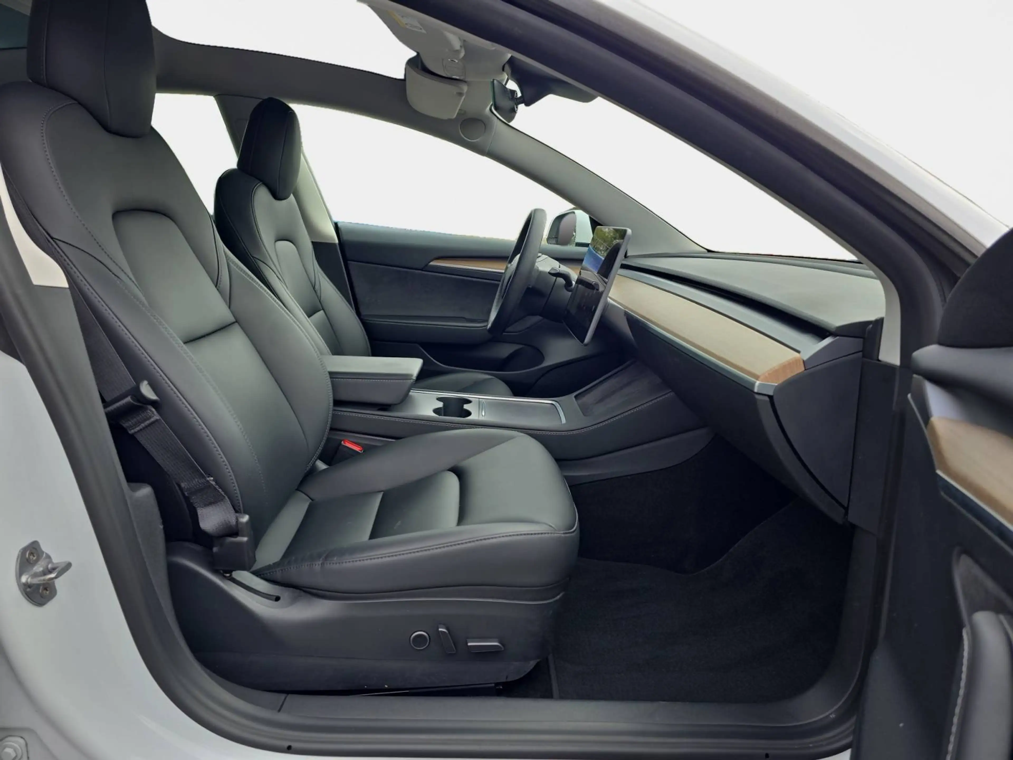 Tesla Model 3 Basis RWD — photo 15