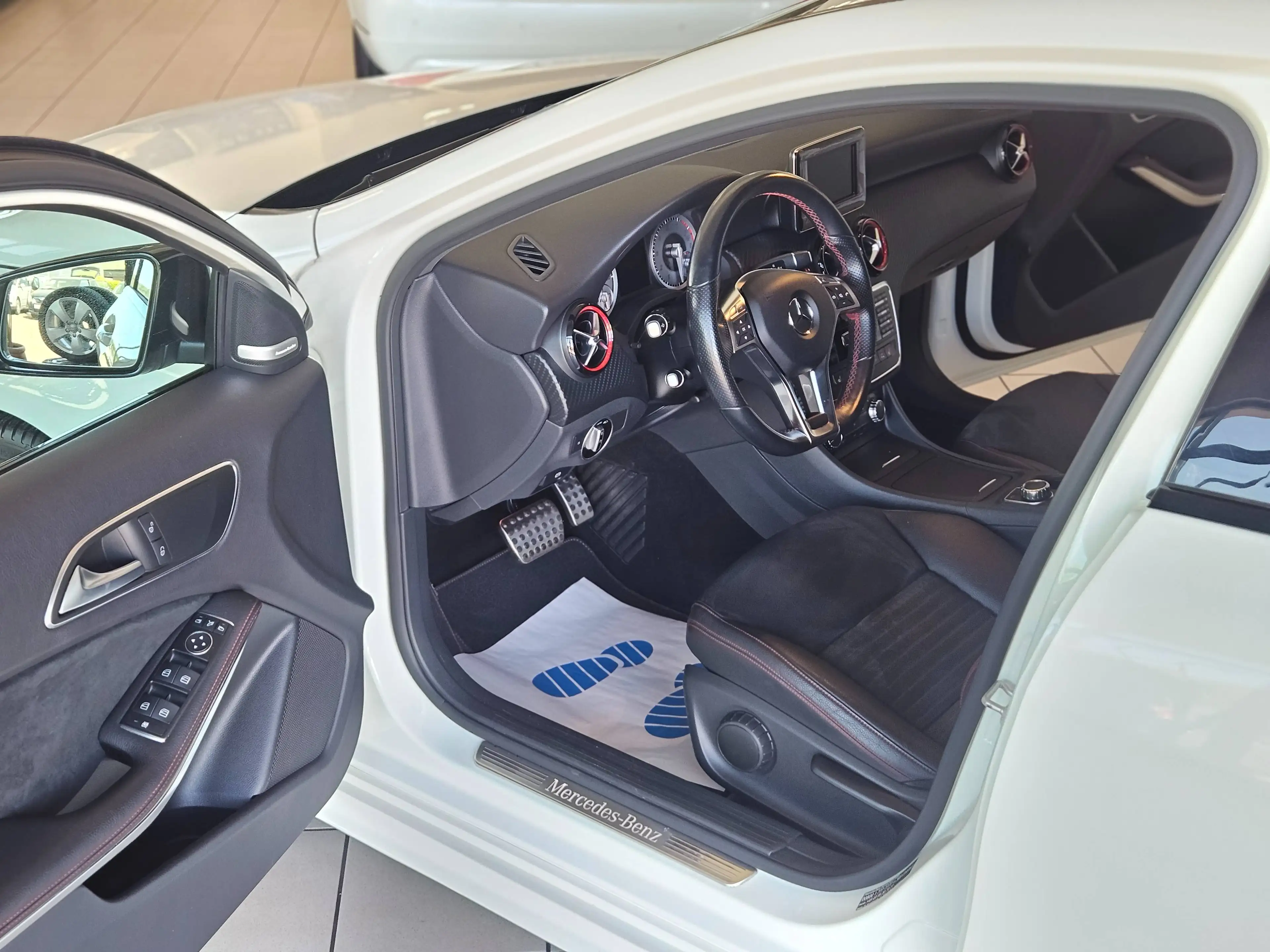 Mercedes-Benz A 250 AMG Line Sport *Alcantara, Scheckheft, Parkassist* — photo 15