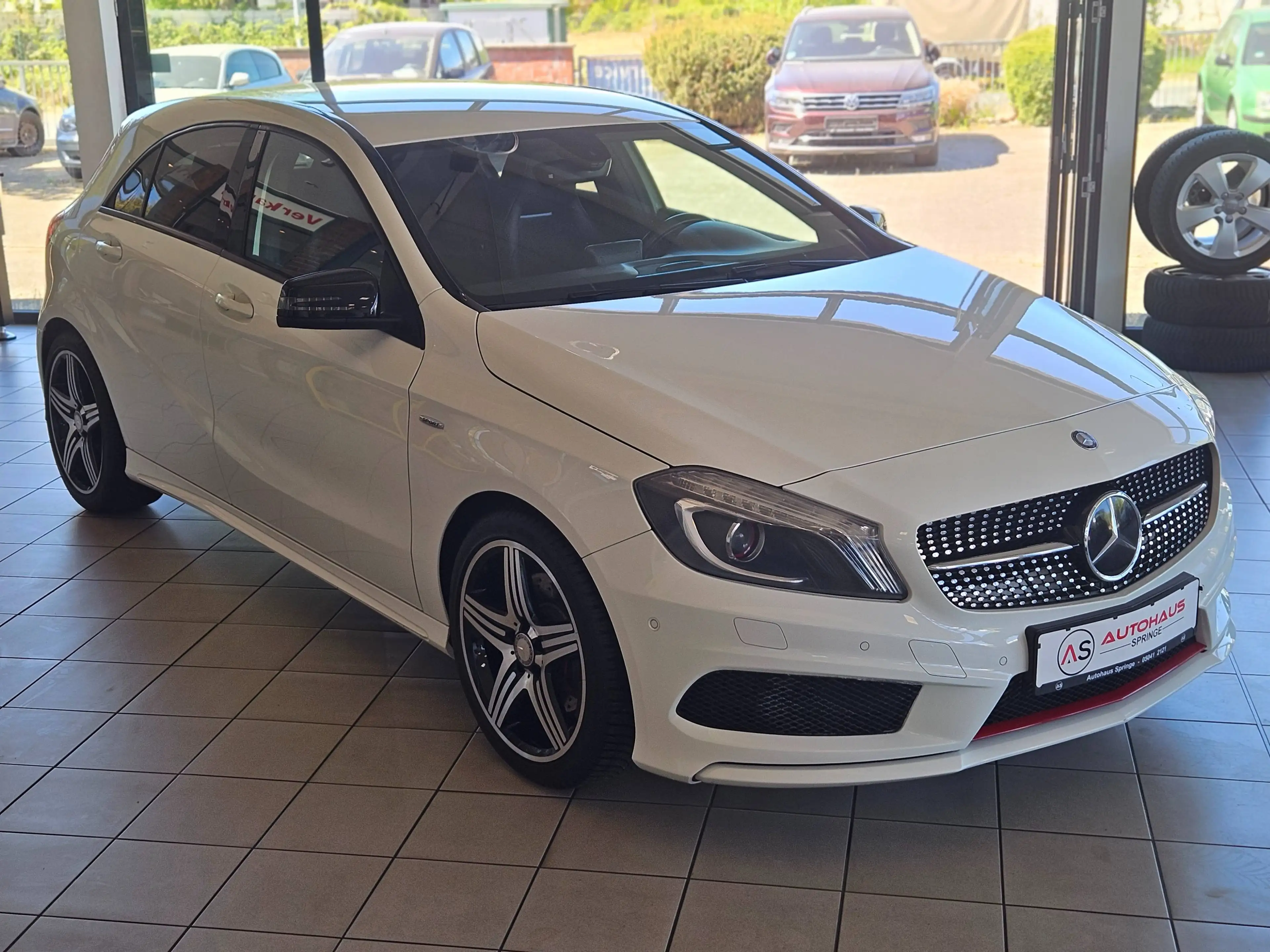 Mercedes-Benz A 250 AMG Line Sport *Alcantara, Scheckheft, Parkassist* — photo 6