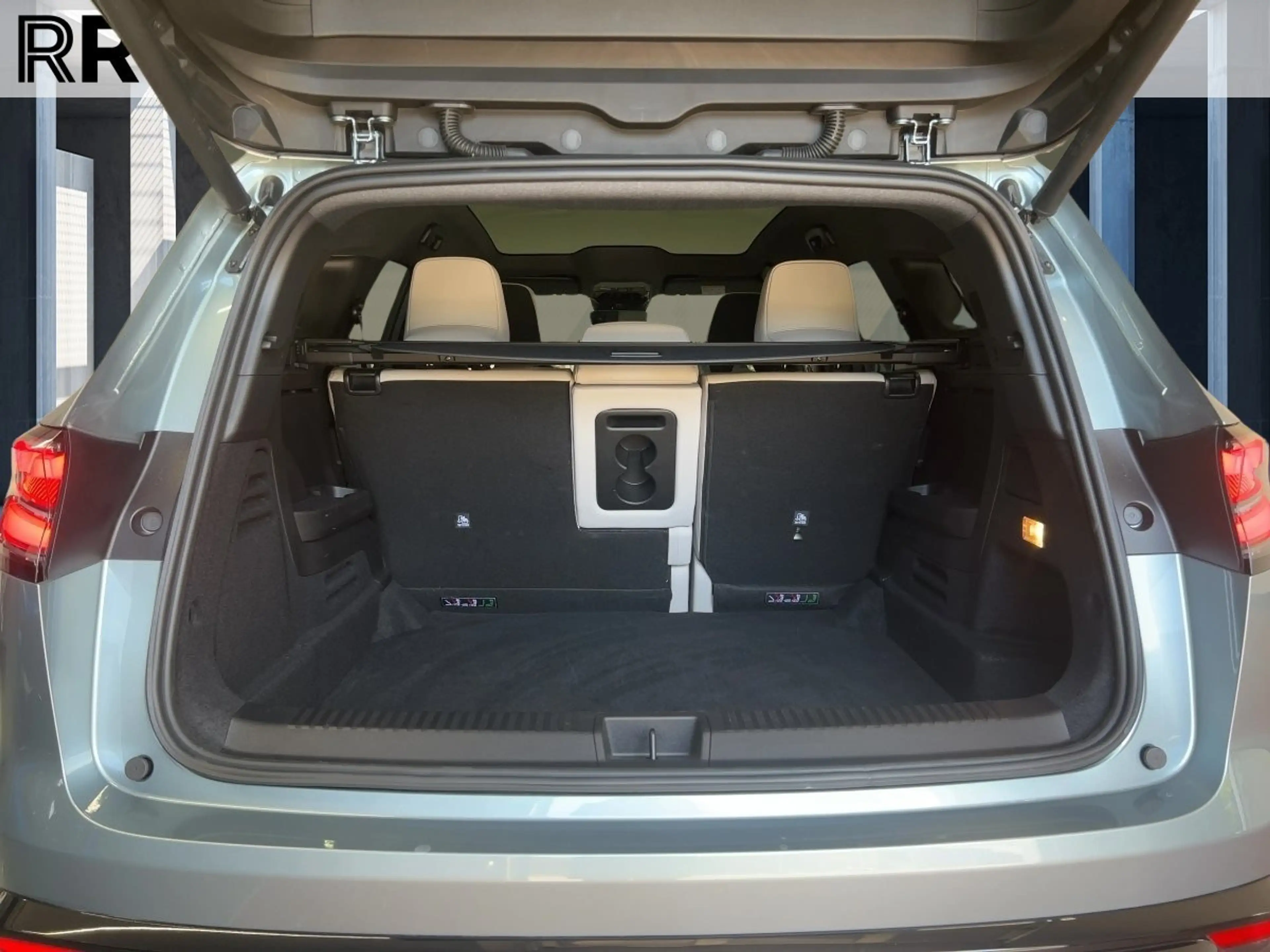 Renault Espace 6 Iconic Full Hybrid E-Tech 200 5-Sitzer BT — photo 19