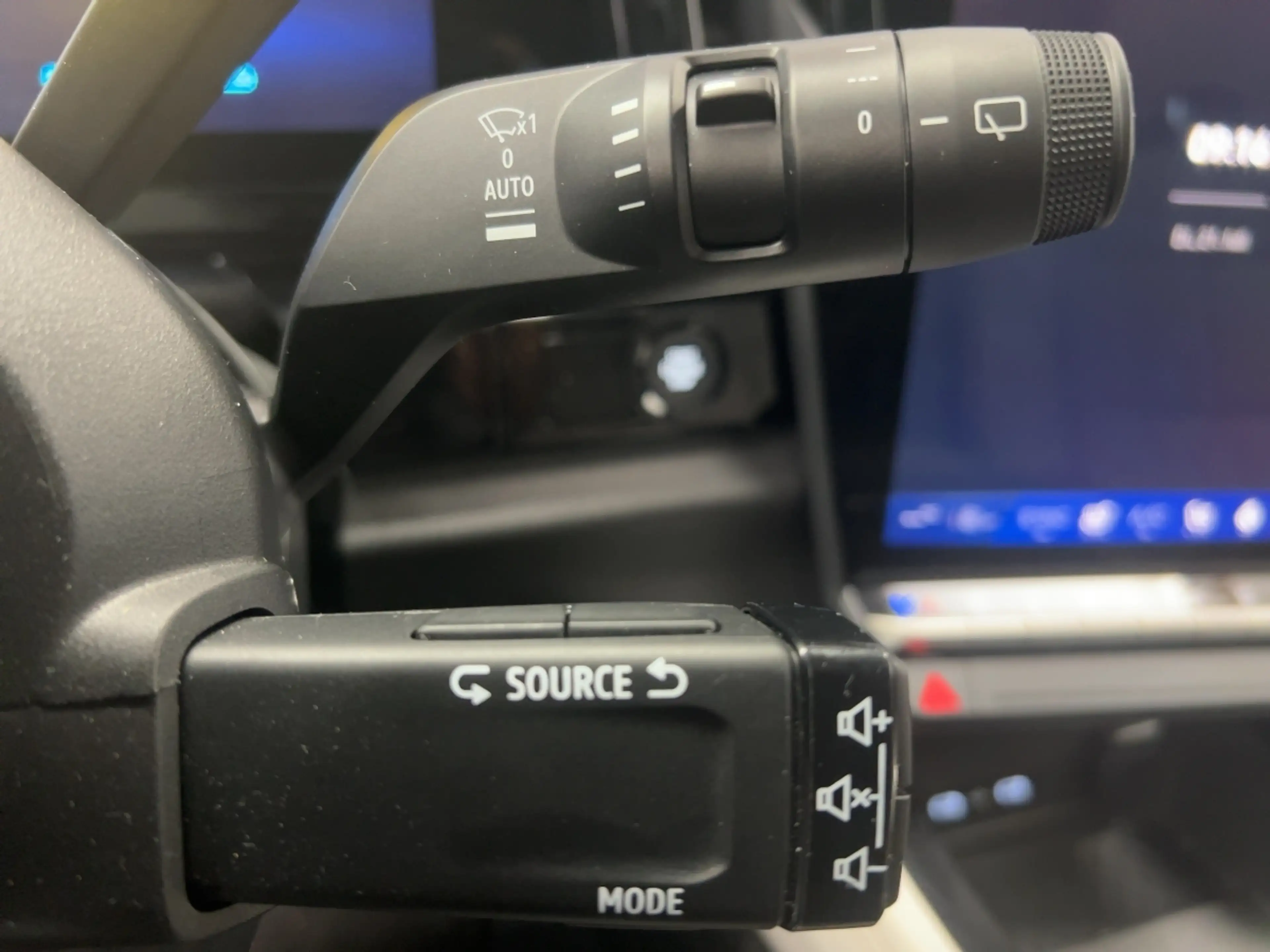 Renault Espace 6 Iconic Full Hybrid E-Tech 200 5-Sitzer BT — photo 16