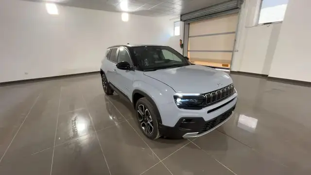 Jeep Avenger view 3