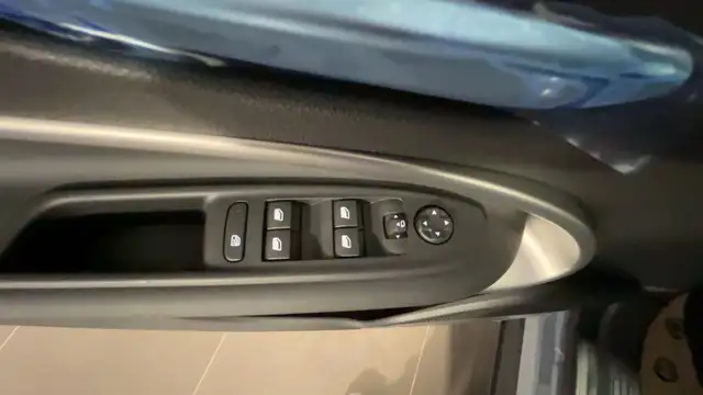 Jeep Avenger view 18