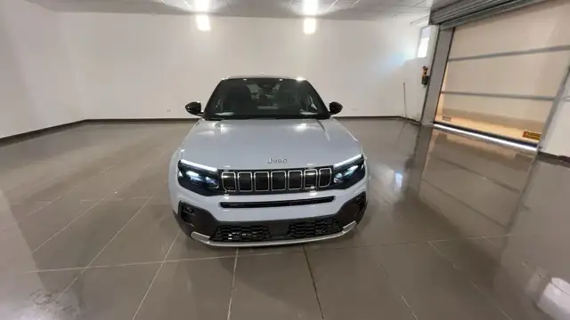 Jeep Avenger view 2
