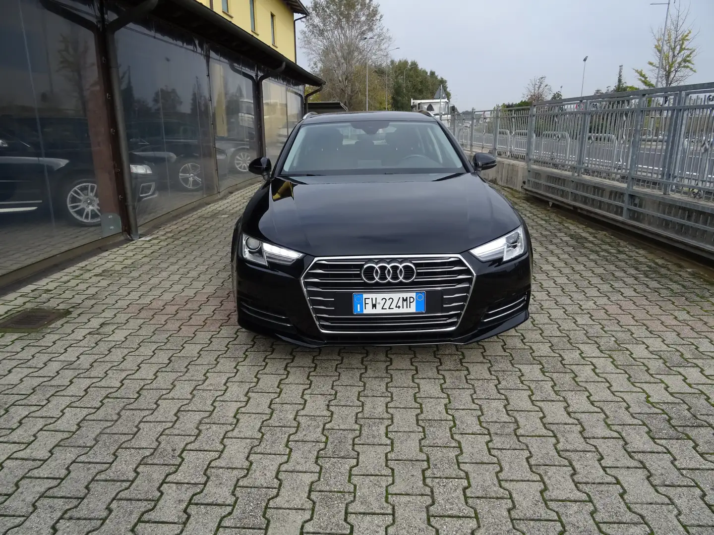 Audi A4 Avant 2.0 tdi ultra Business 150cv s-tronic Negro - 2
