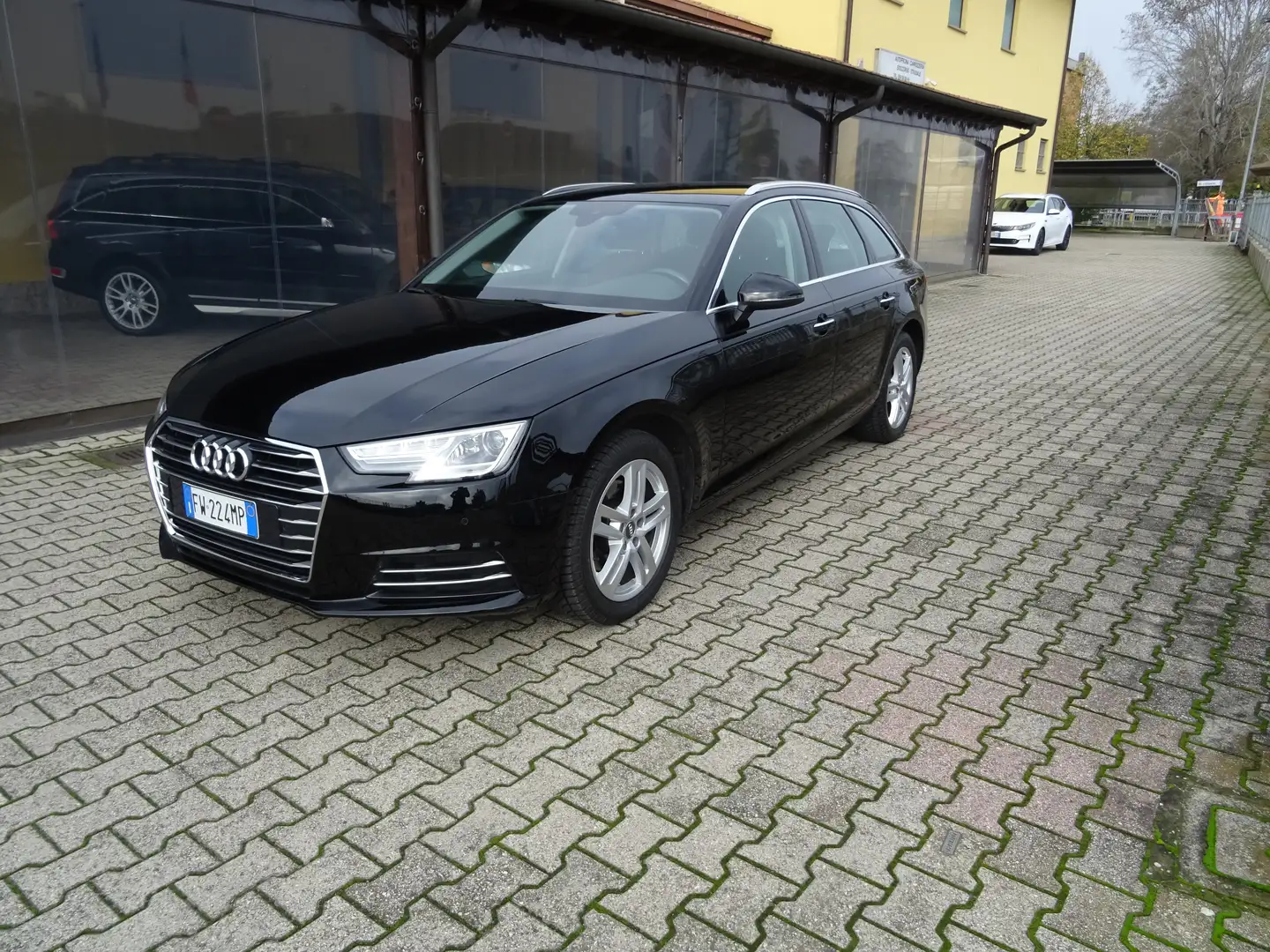 Audi A4 Avant 2.0 tdi ultra Business 150cv s-tronic Negro - 1