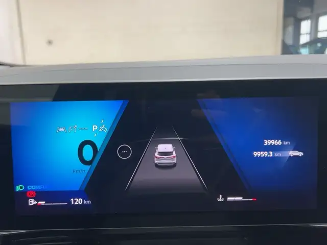 Renault Austral view 13