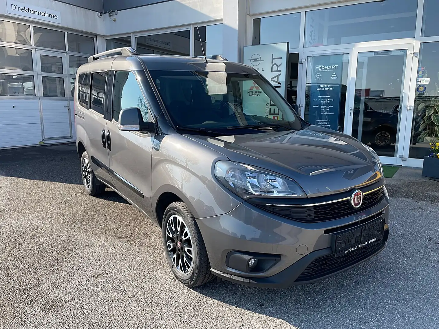 Fiat Doblo 1,6 MultiJet 120 SCR Lounge Grau - 2