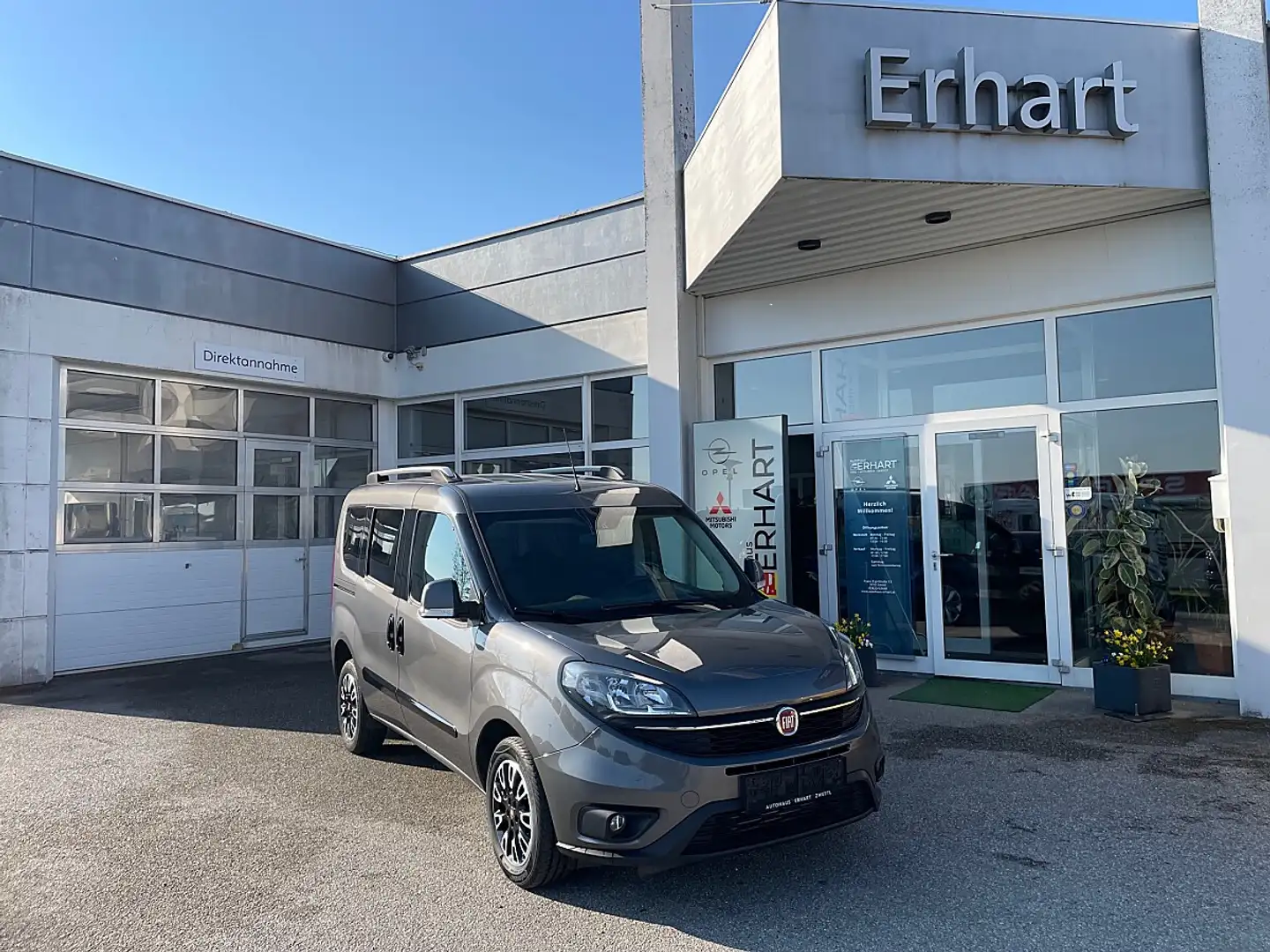 Fiat Doblo 1,6 MultiJet 120 SCR Lounge Grau - 1