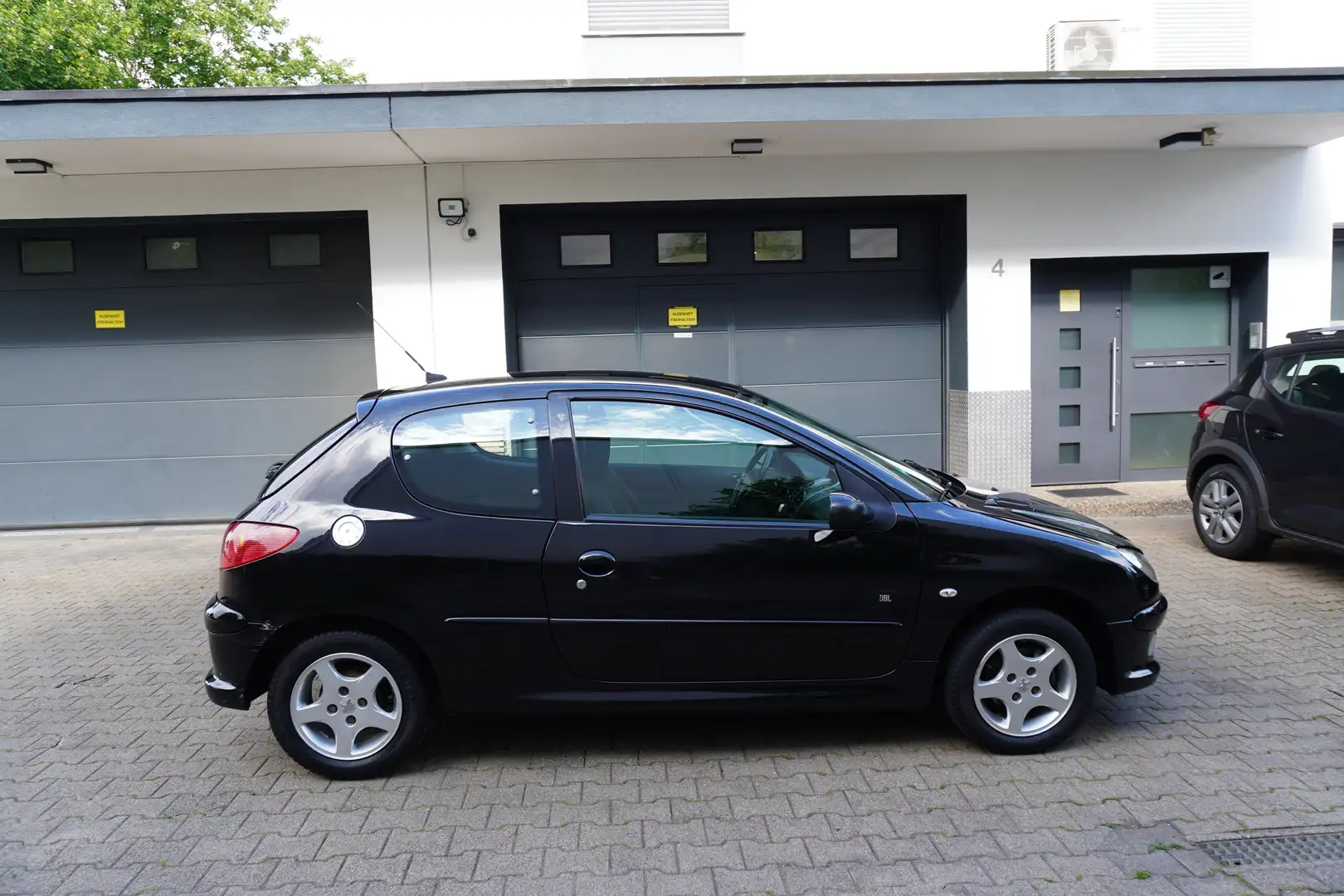 Peugeot 206 JBL 1.4 KLIMA+ALU+SERVO+ZV-FB+TÜV/03/2027 Schwarz - 2