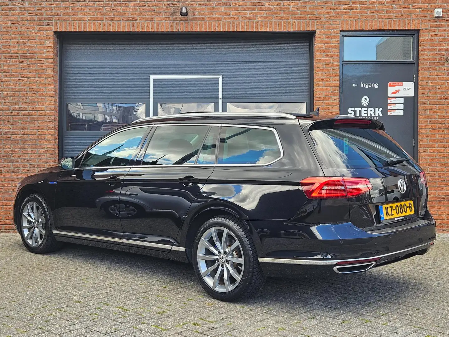 Volkswagen Passat Variant 1.4 TSI GTE Connected Series Plus Pano ACC LED Tre Schwarz - 2