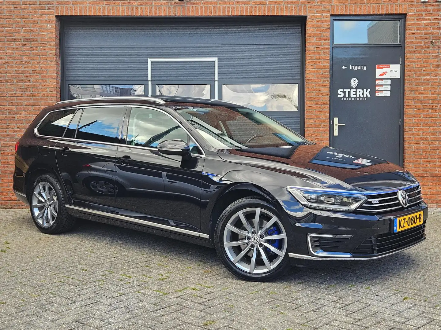 Volkswagen Passat Variant 1.4 TSI GTE Connected Series Plus Pano ACC LED Tre Schwarz - 1