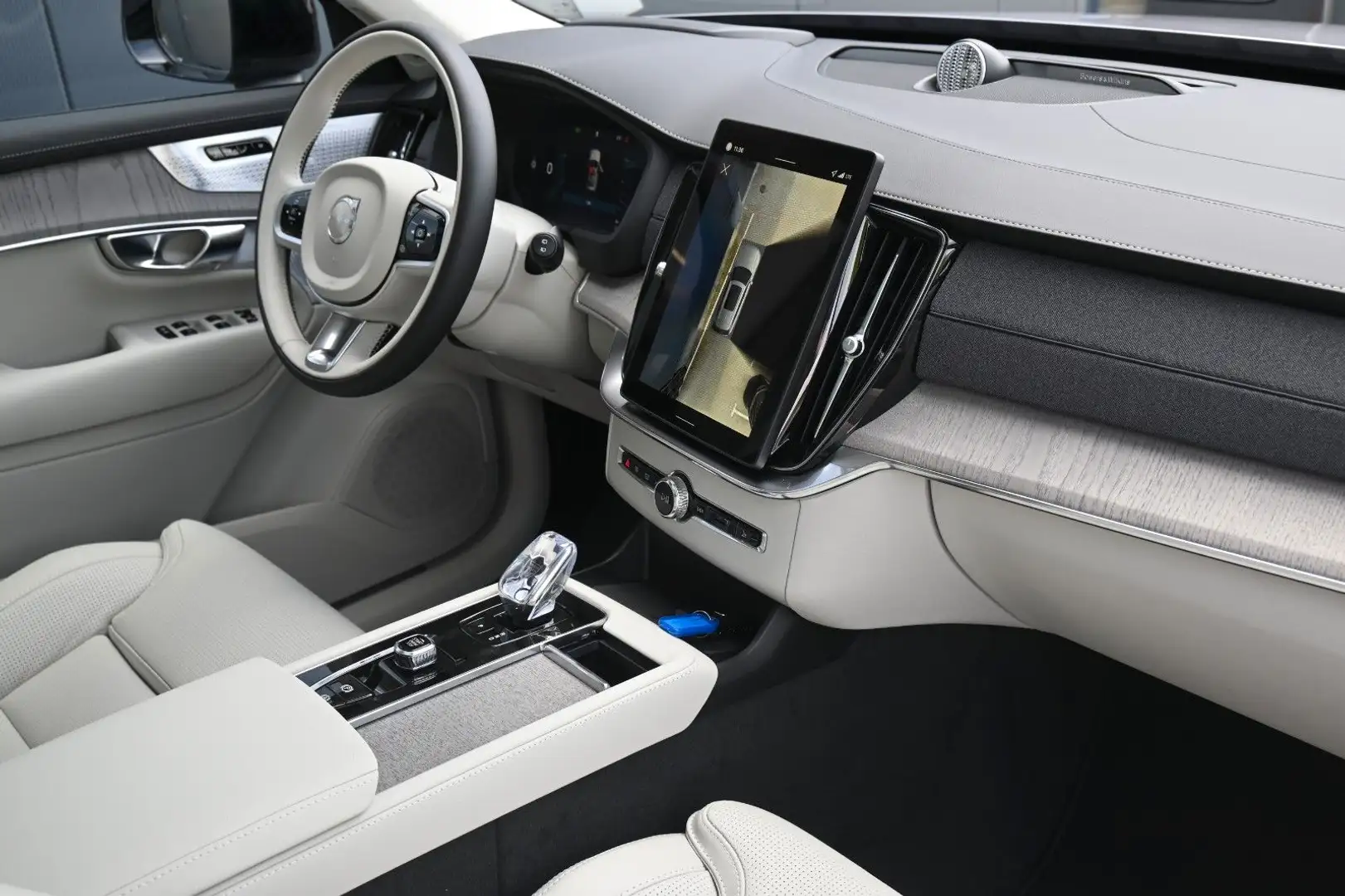 Volvo XC90 T8 AWD Ultra Dark*STDHZG*360°*LUFT*ACC*AHK Silber - 1