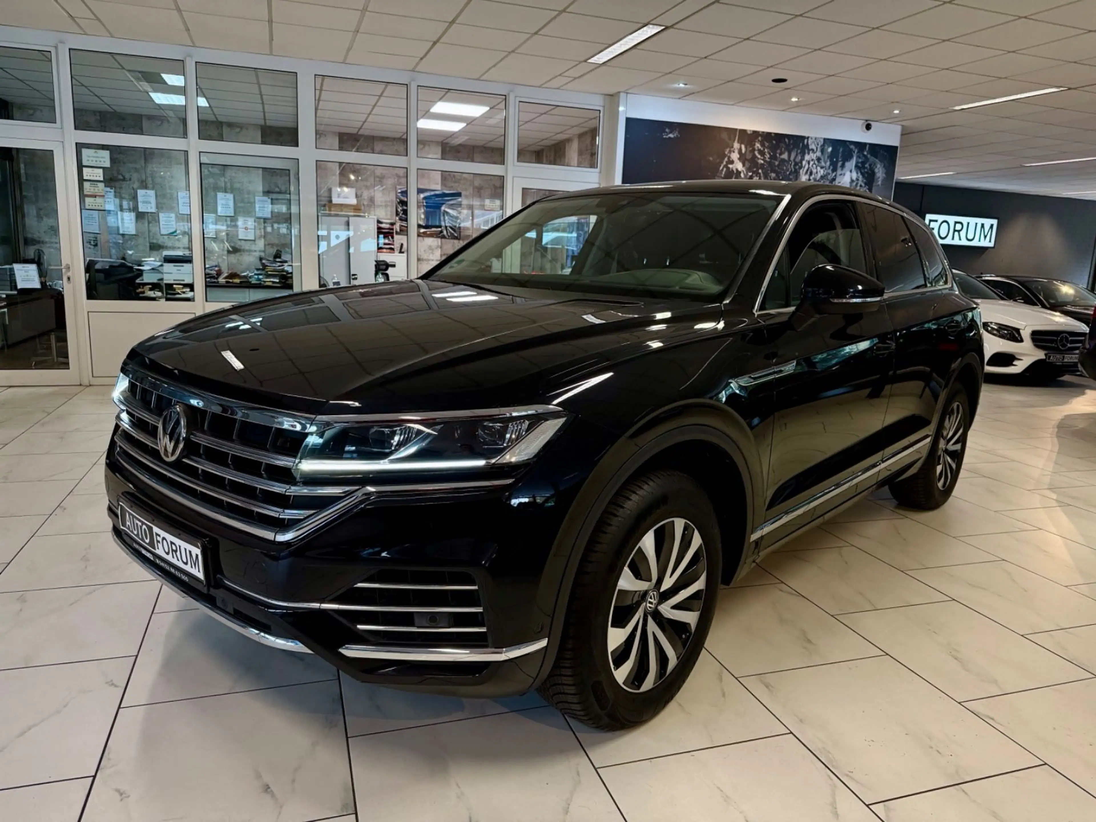 Volkswagen Touareg 3.0 TDI 4M ELEGANCE LEDER LED CAM SHZ — photo 4