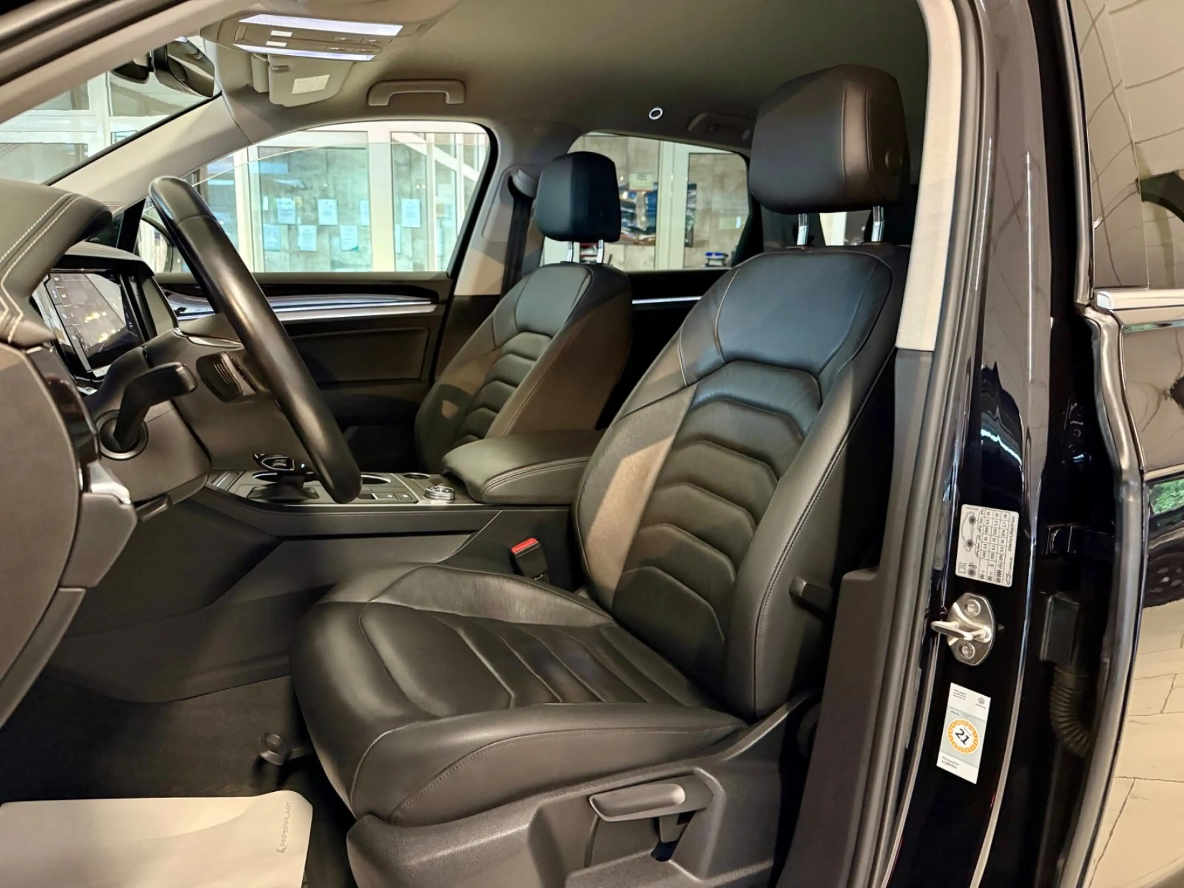 Volkswagen Touareg 3.0 TDI 4M ELEGANCE LEDER LED CAM SHZ — photo 13