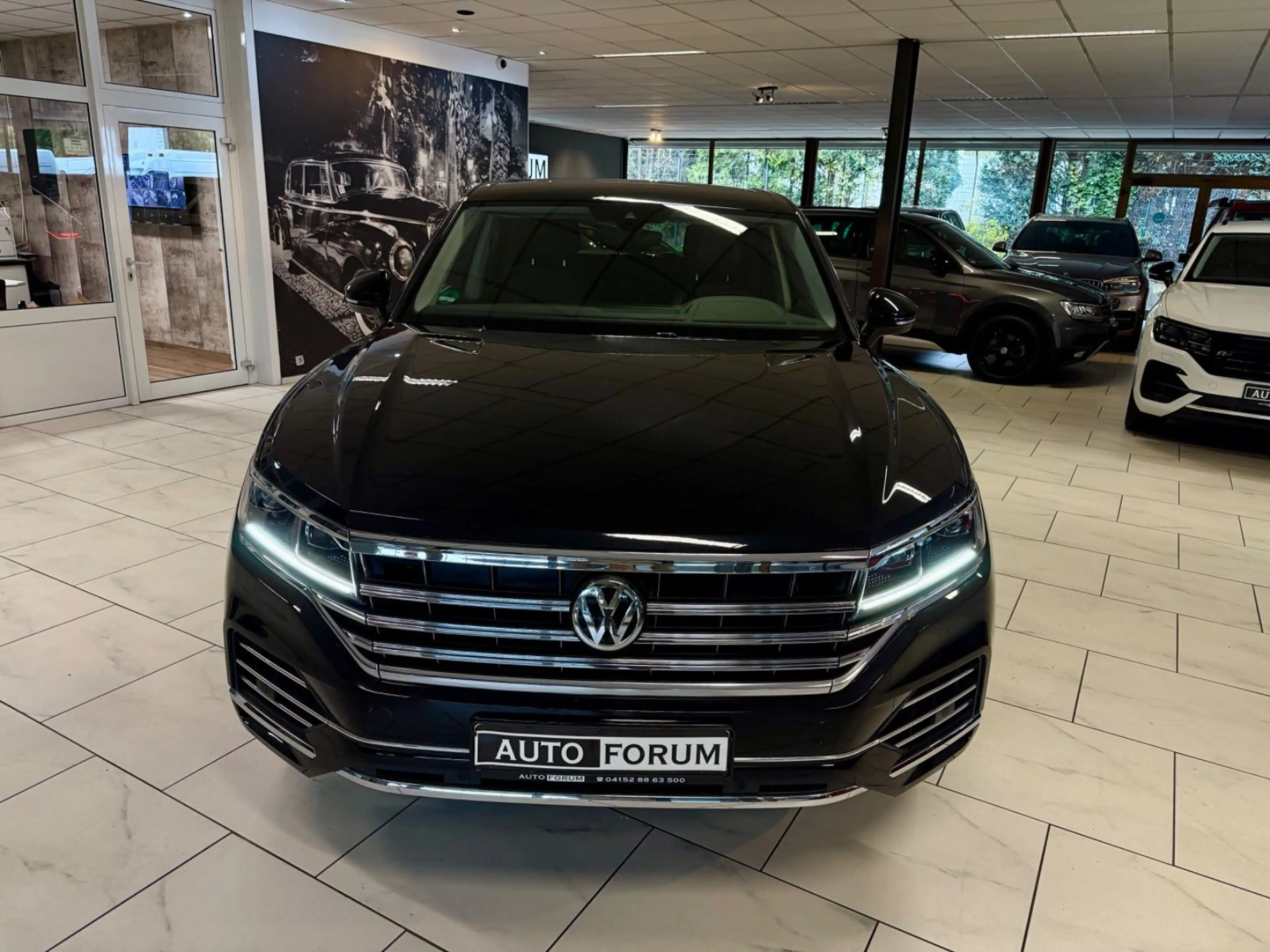 Volkswagen Touareg 3.0 TDI 4M ELEGANCE LEDER LED CAM SHZ — photo 3