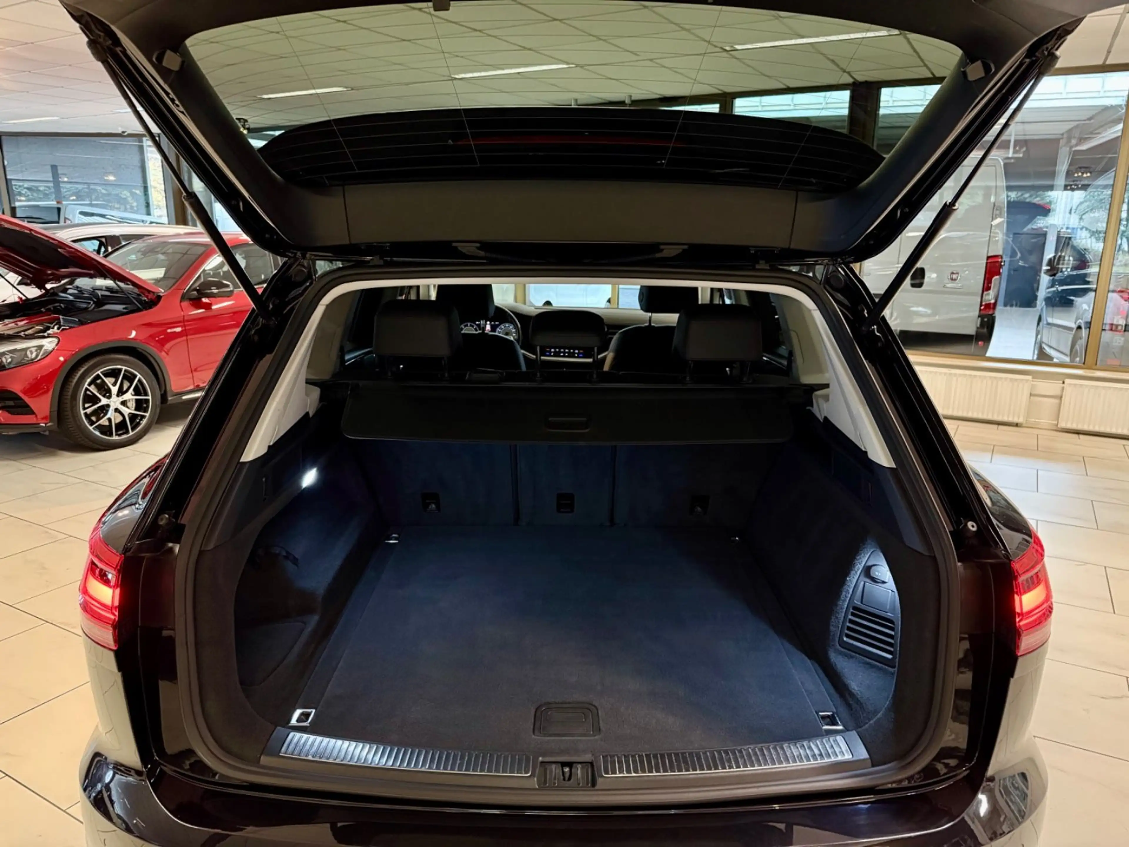 Volkswagen Touareg 3.0 TDI 4M ELEGANCE LEDER LED CAM SHZ — photo 8