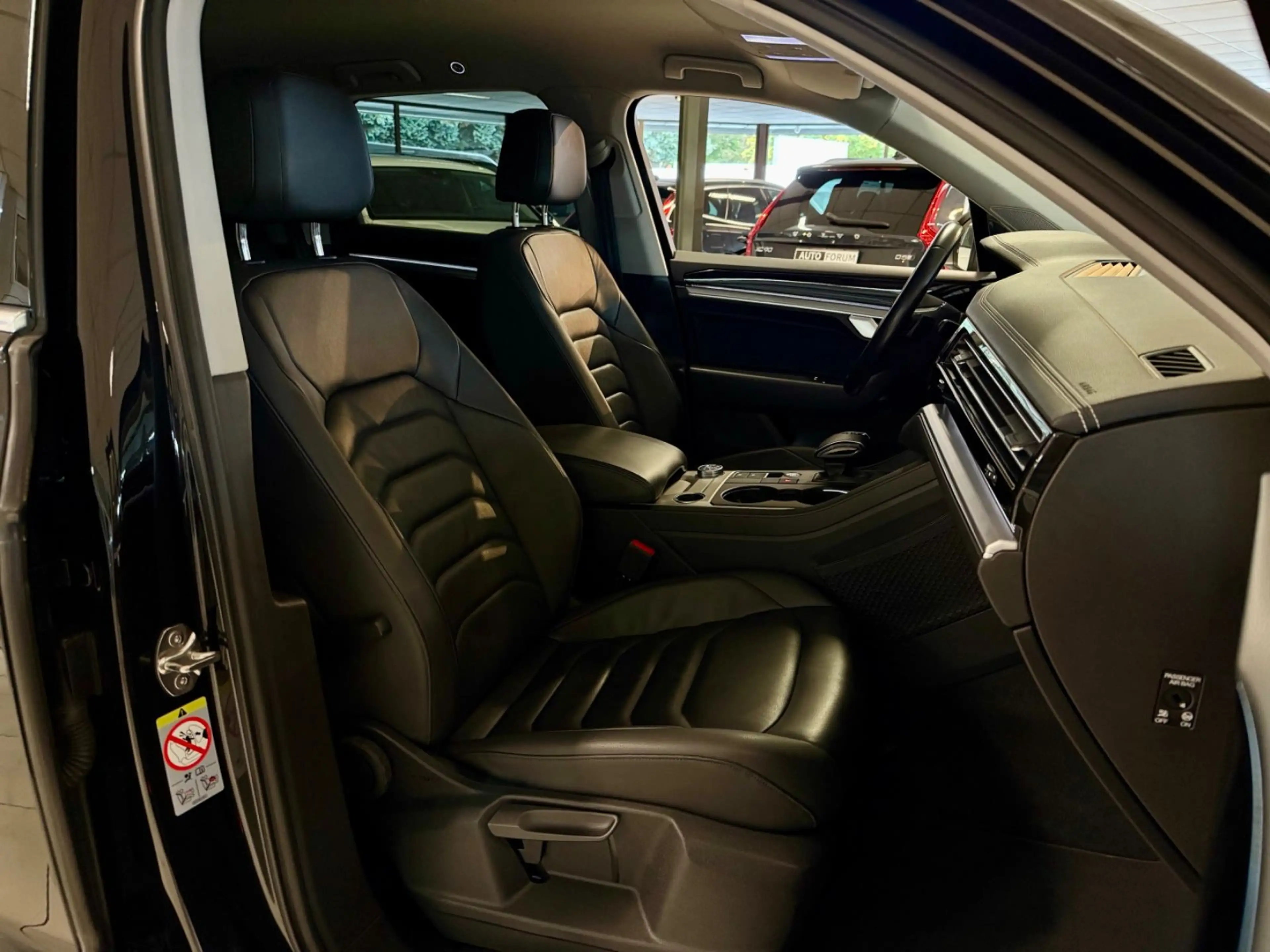 Volkswagen Touareg 3.0 TDI 4M ELEGANCE LEDER LED CAM SHZ — photo 15