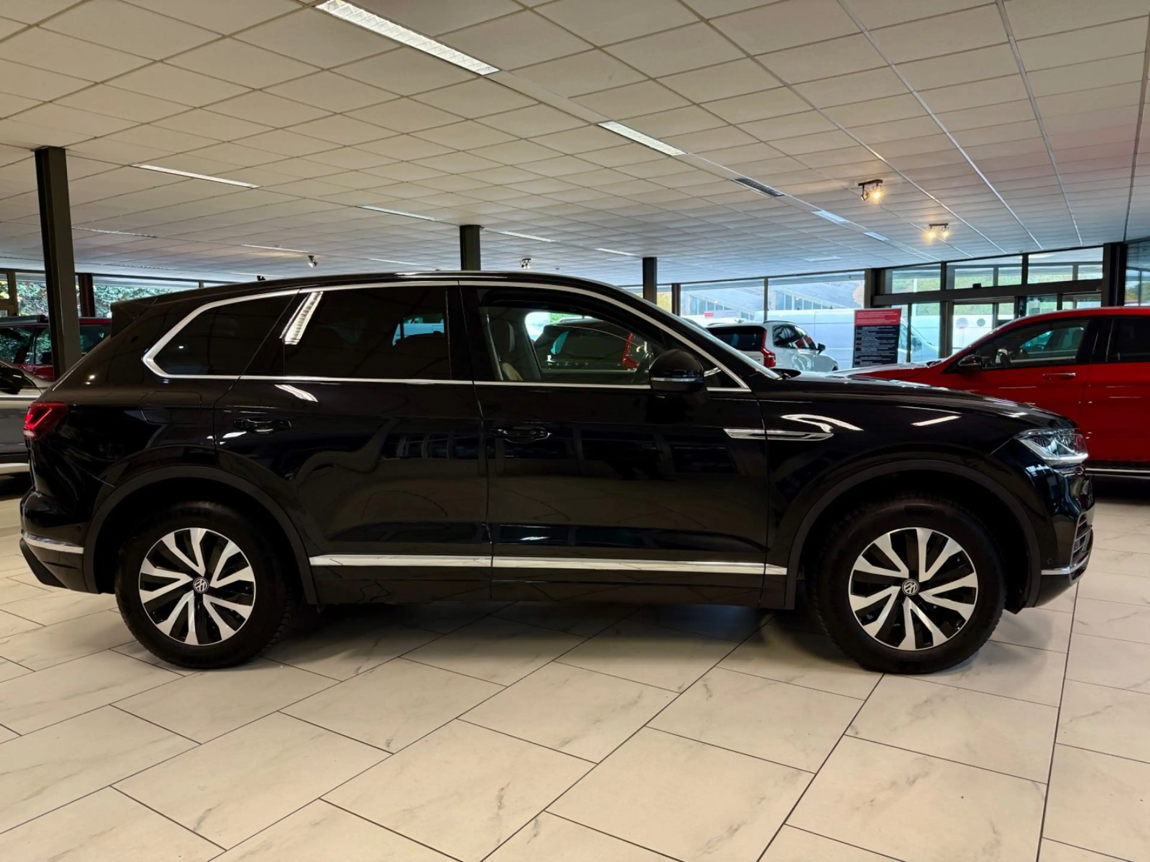 Volkswagen Touareg 3.0 TDI 4M ELEGANCE LEDER LED CAM SHZ — photo 11