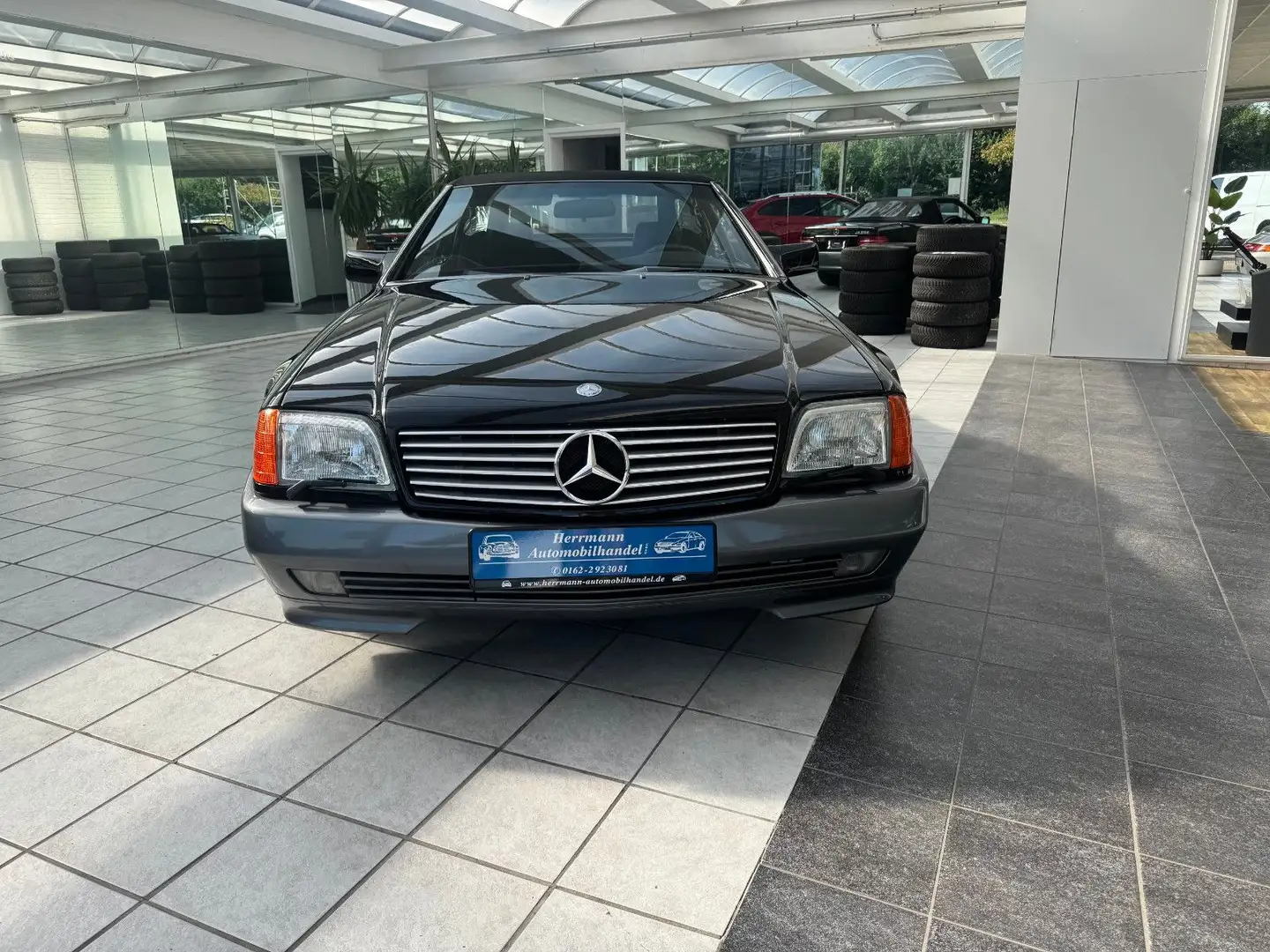Mercedes-Benz 500 SL Erste Serie KE Jetronik in 040 Schwarz Schwarz - 2