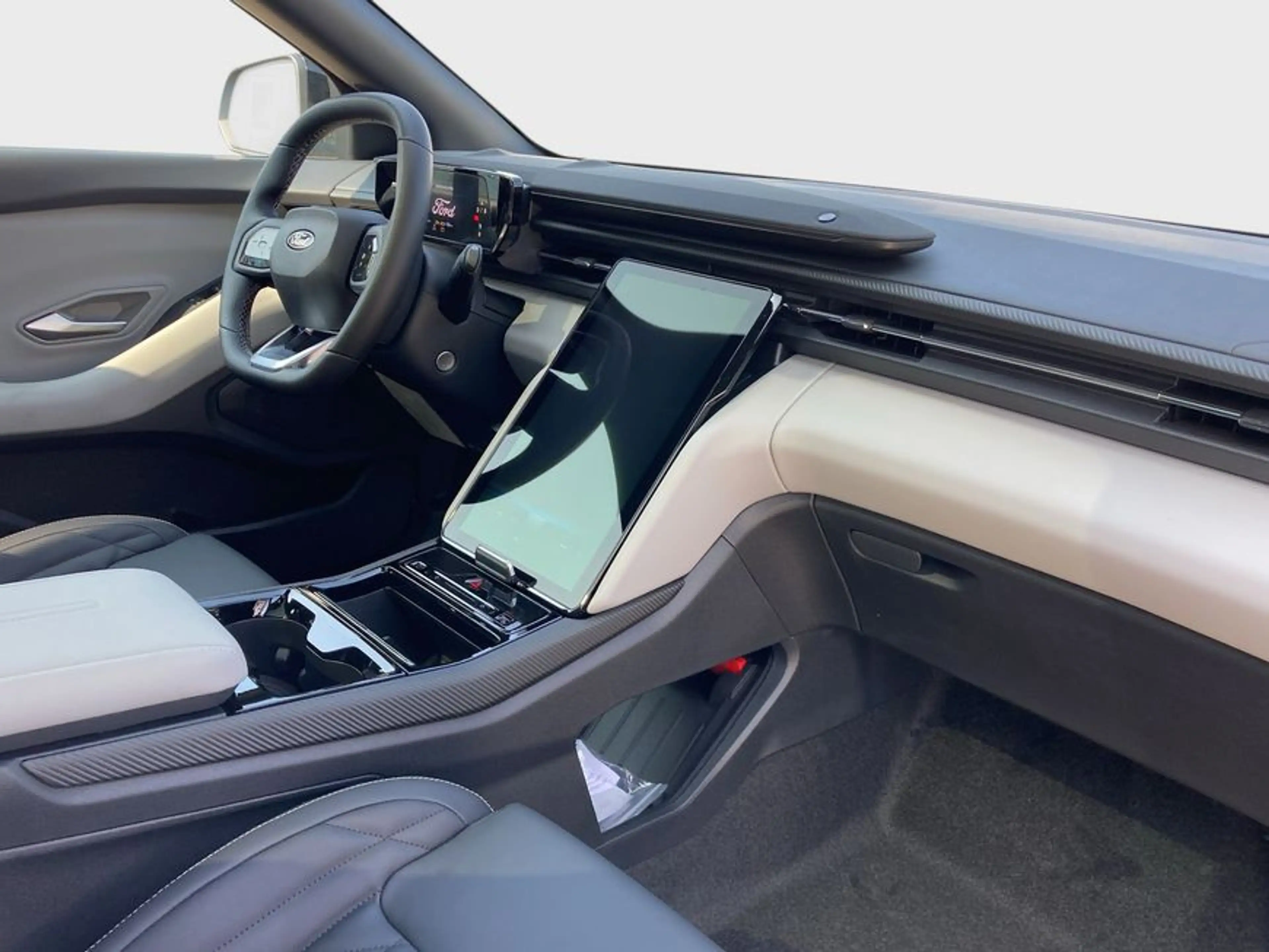 Ford Explorer Elektromotor mit Extended Range RWD 77kWh — photo 10