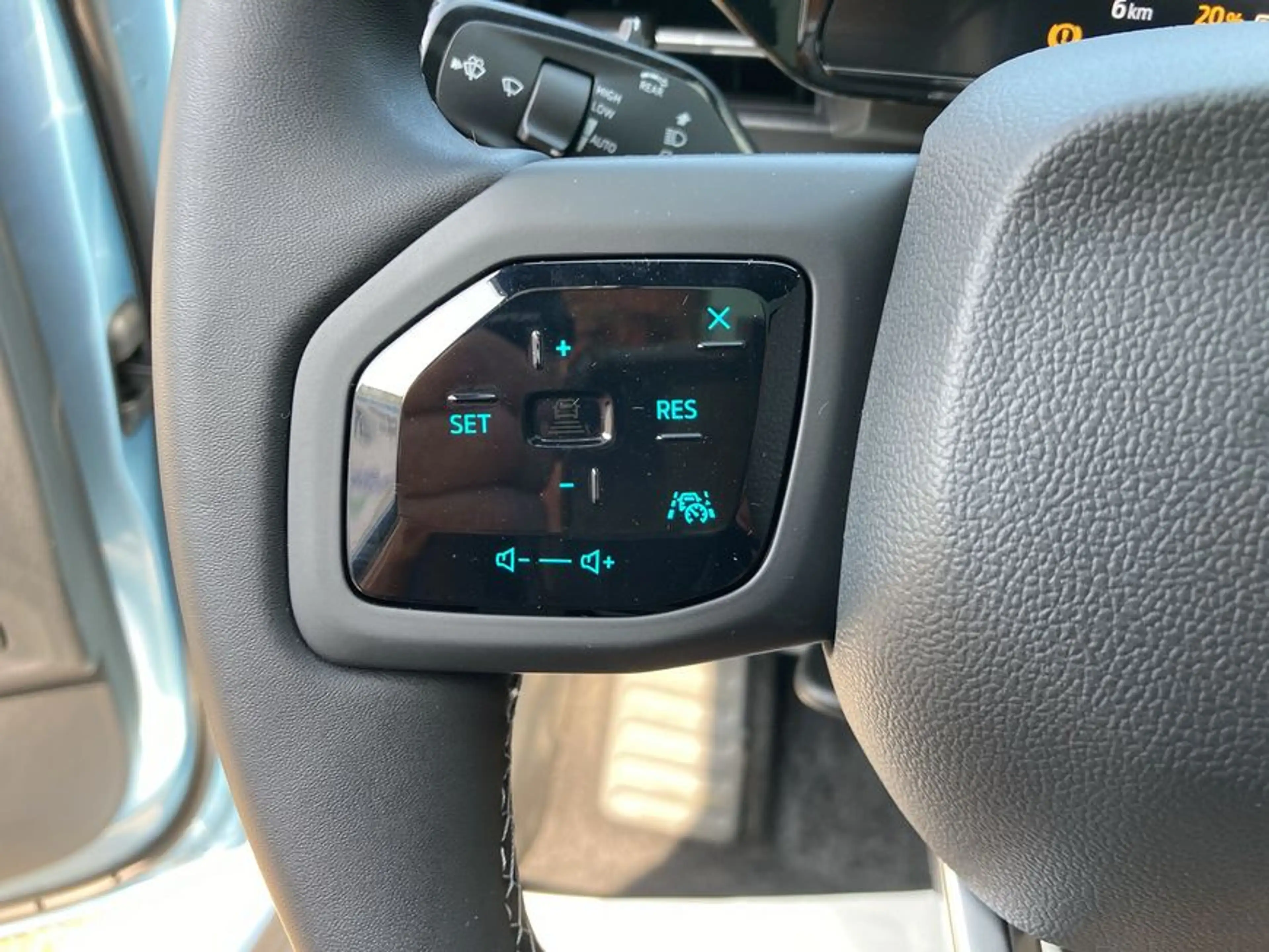 Ford Explorer Elektromotor mit Extended Range RWD 77kWh — photo 15