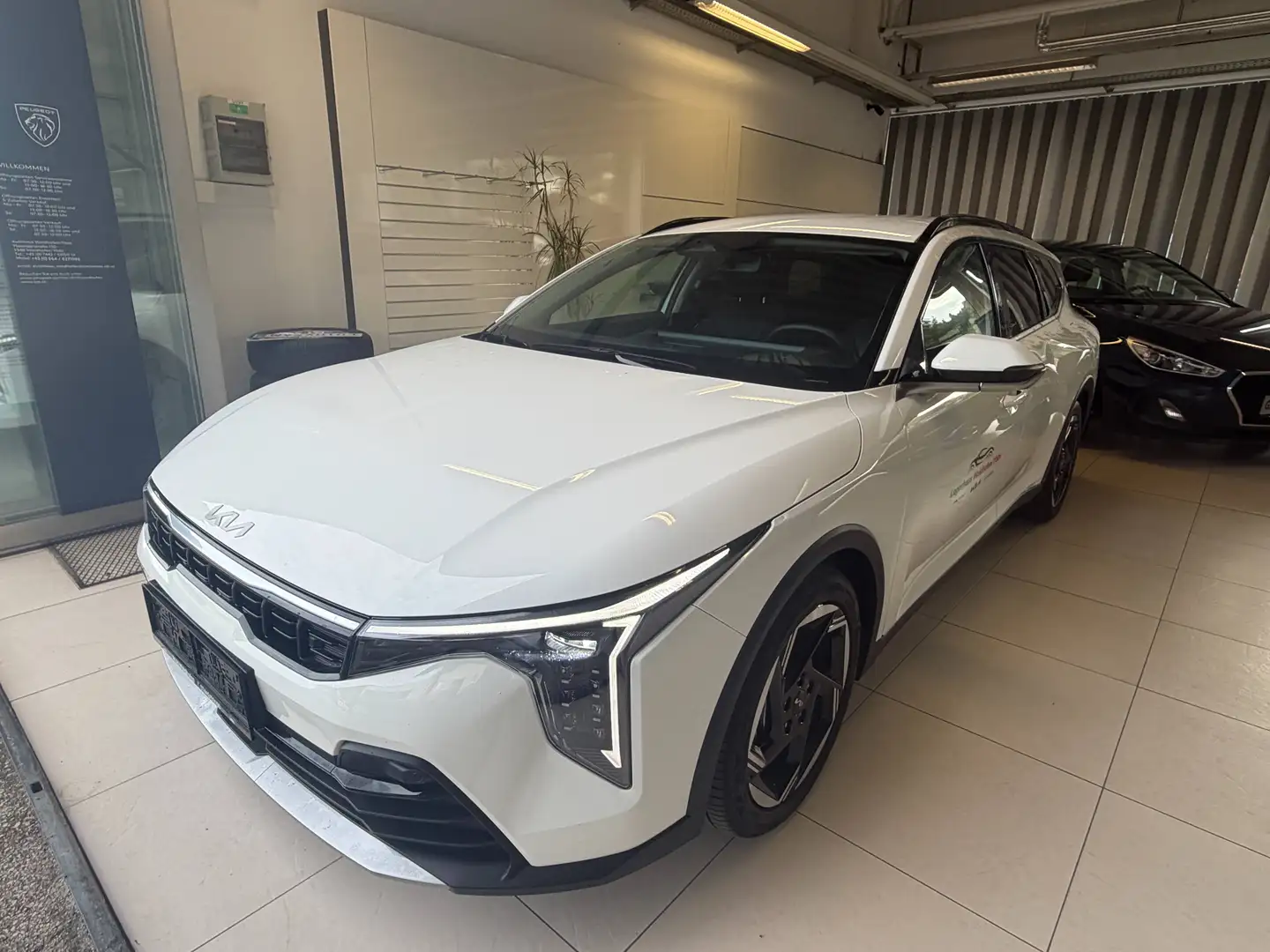 Kia K4 SW Gold 1,0 TGDI MT6 48V Weiß - 2