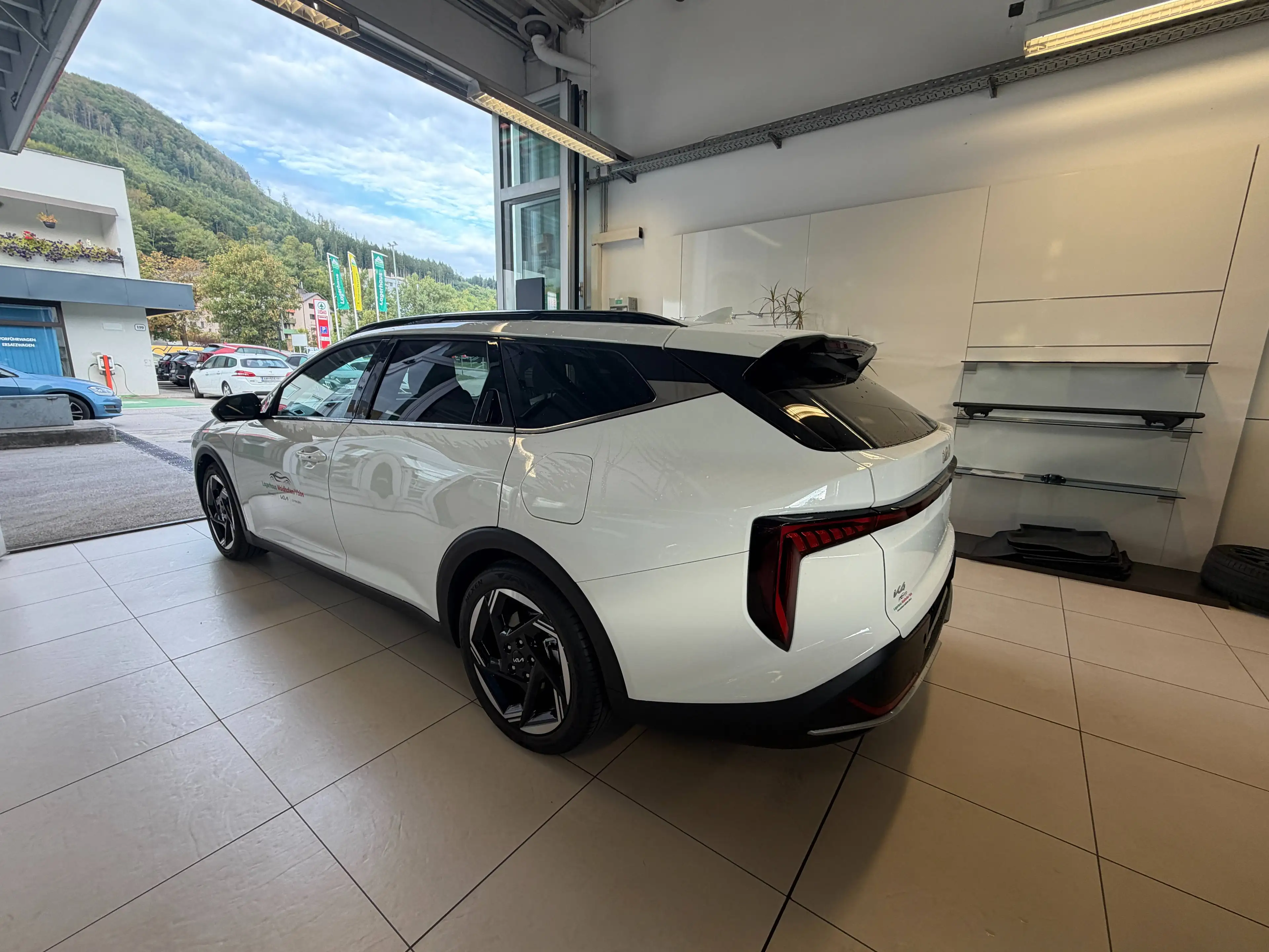 Kia K4 SW Gold 1,0 TGDI MT6 48V — photo 4