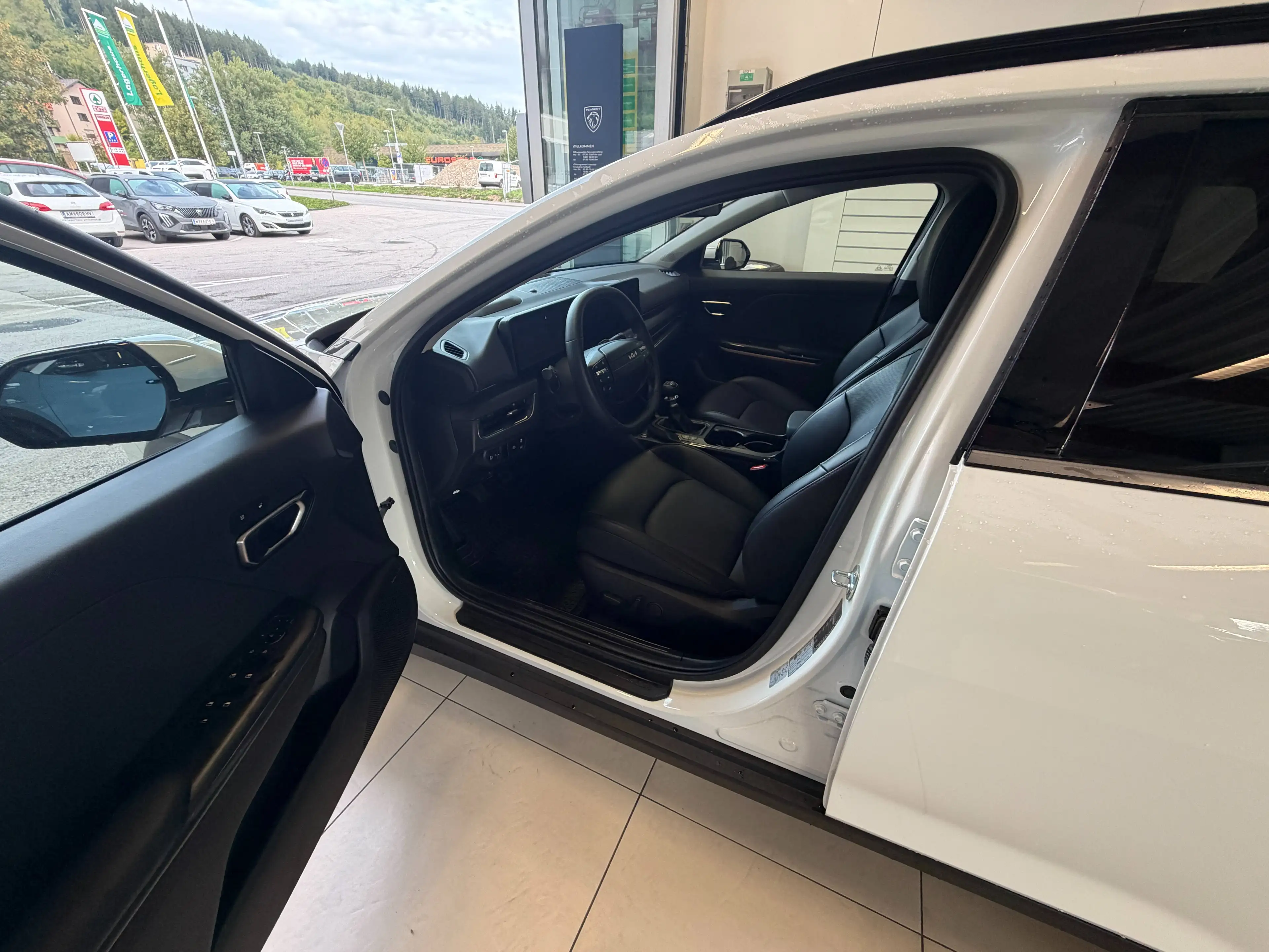 Kia K4 SW Gold 1,0 TGDI MT6 48V — photo 9