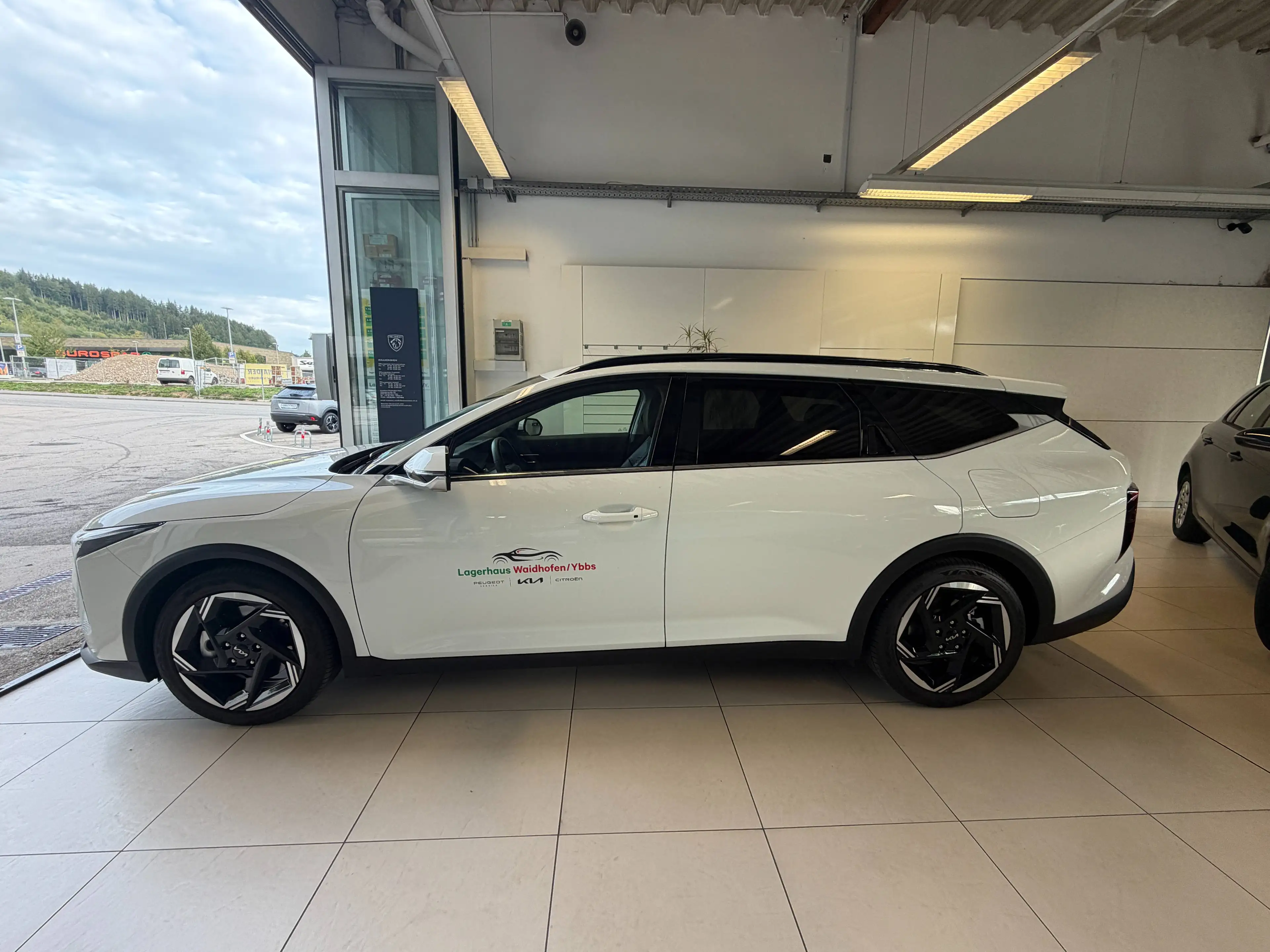 Kia K4 SW Gold 1,0 TGDI MT6 48V — photo 3