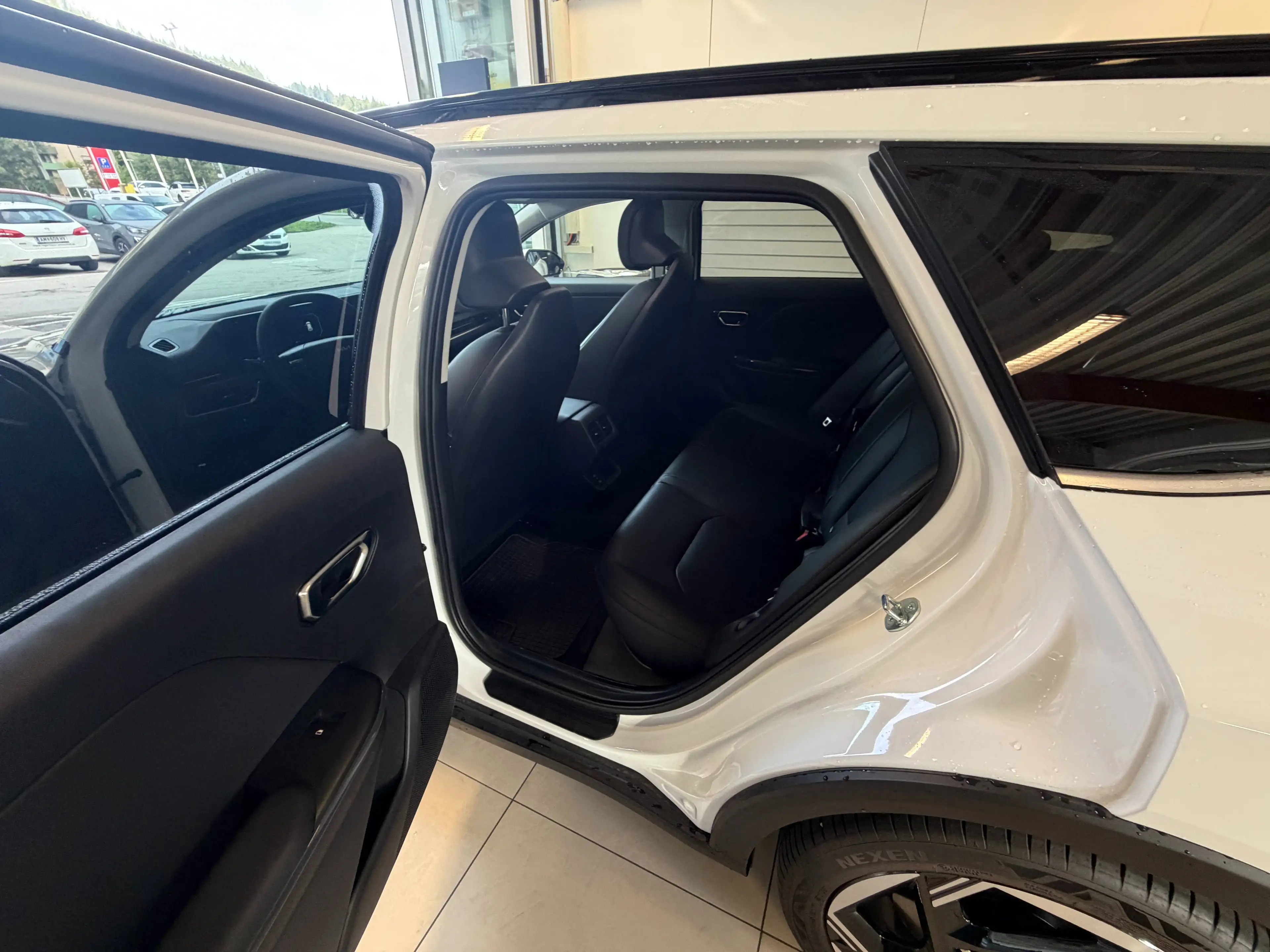Kia K4 SW Gold 1,0 TGDI MT6 48V — photo 10