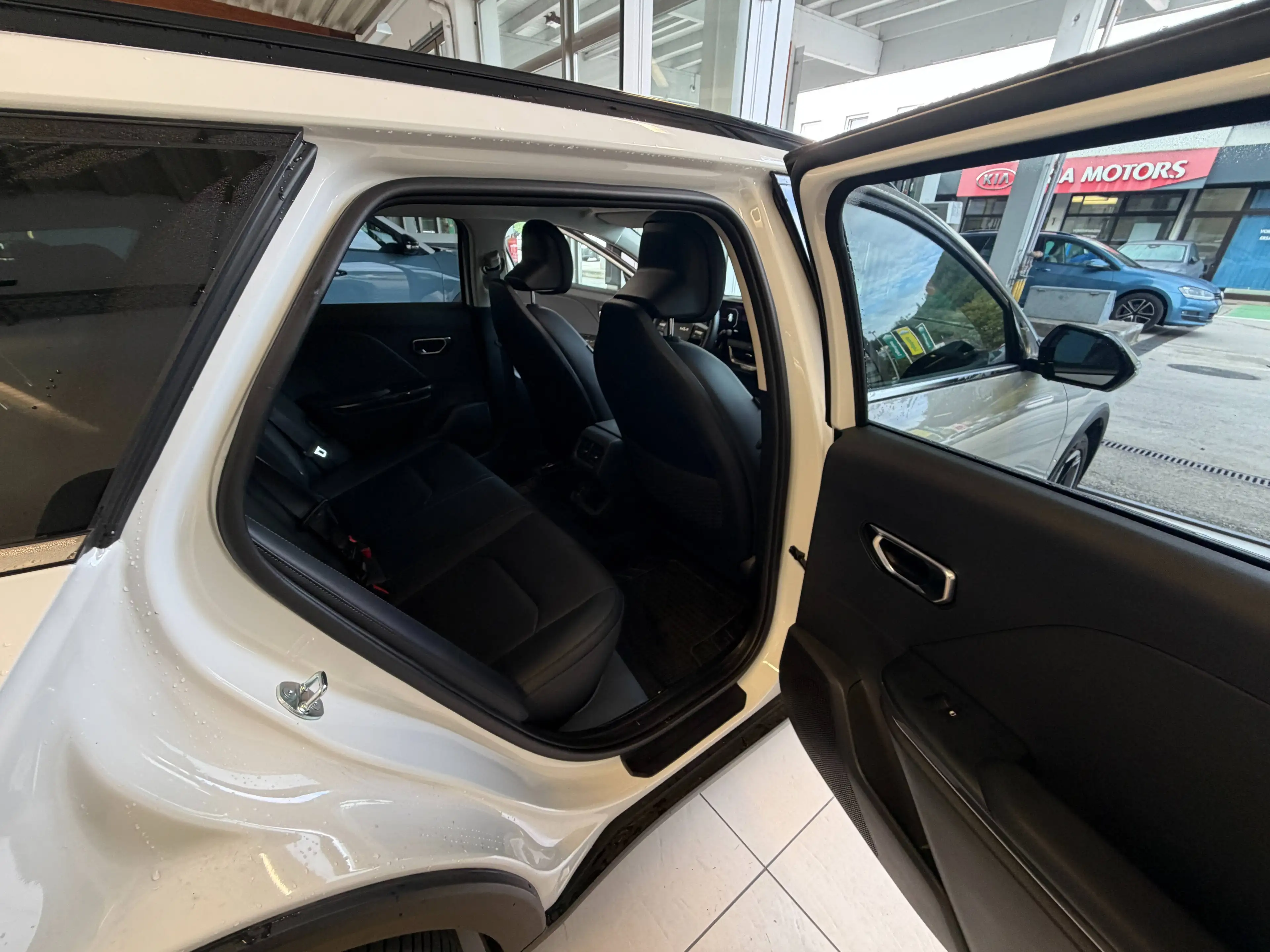 Kia K4 SW Gold 1,0 TGDI MT6 48V — photo 13