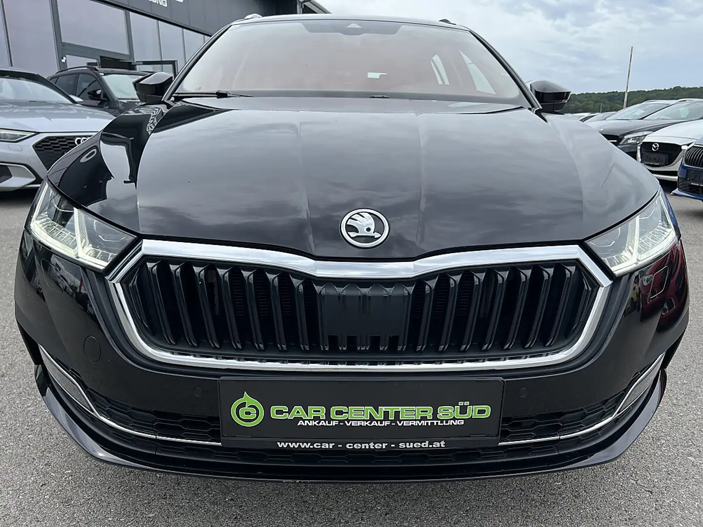 Skoda Octavia Combi 2,0 TDI 4x4 Style DSG Schwarz - 2